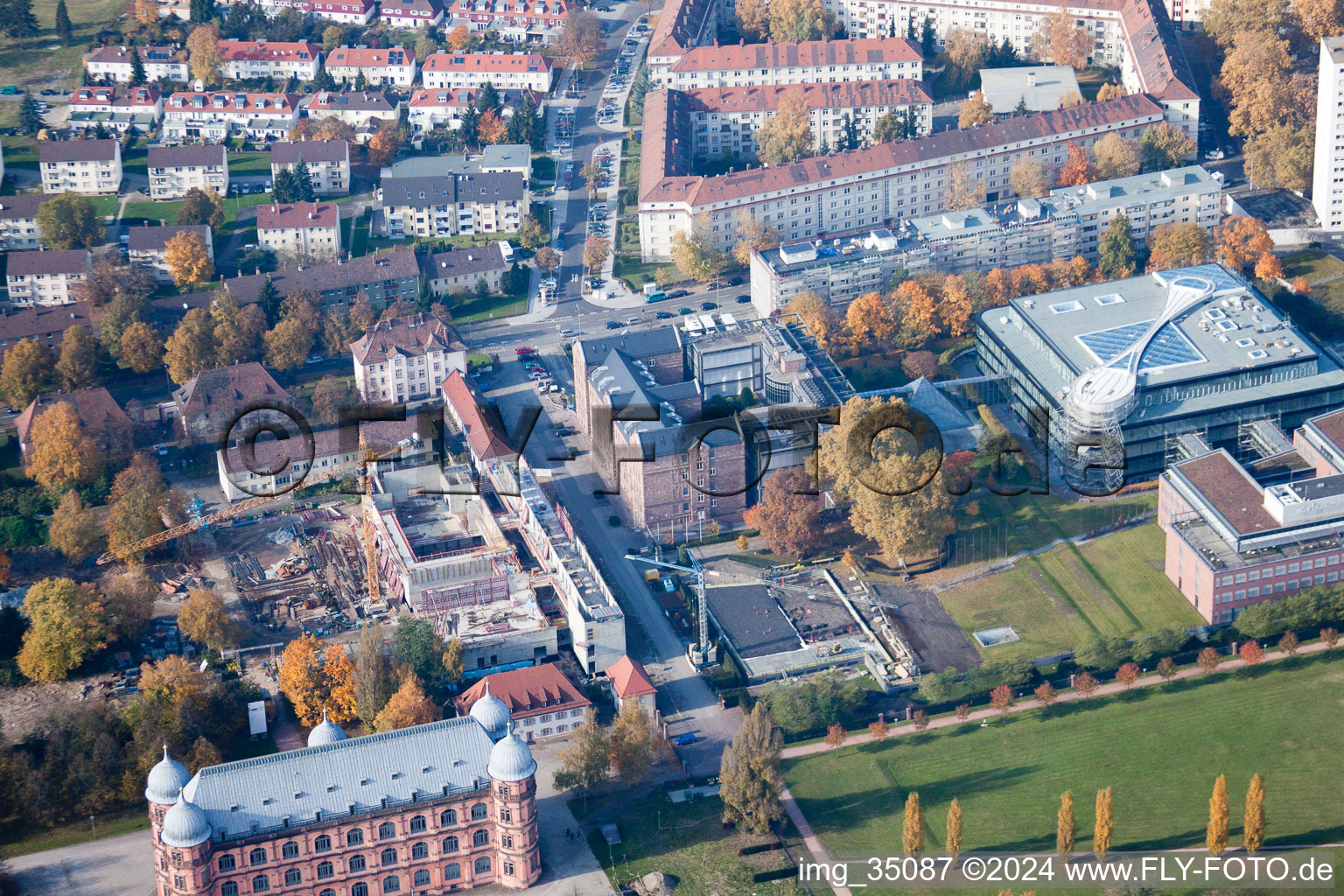 Vue aérienne de Quartier Oststadt in Karlsruhe dans le département Bade-Wurtemberg, Allemagne