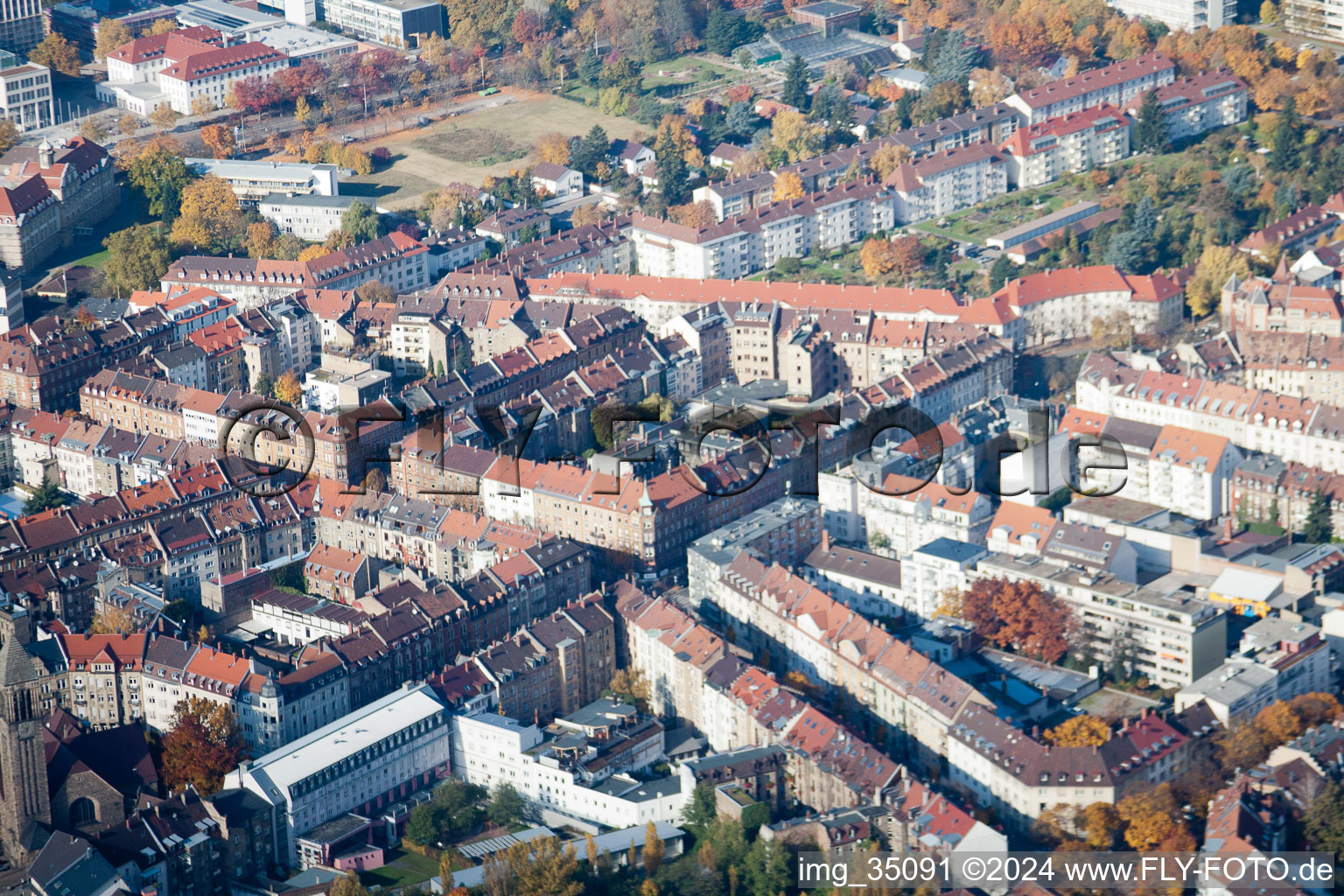 Quartier Oststadt in Karlsruhe dans le département Bade-Wurtemberg, Allemagne vue d'en haut