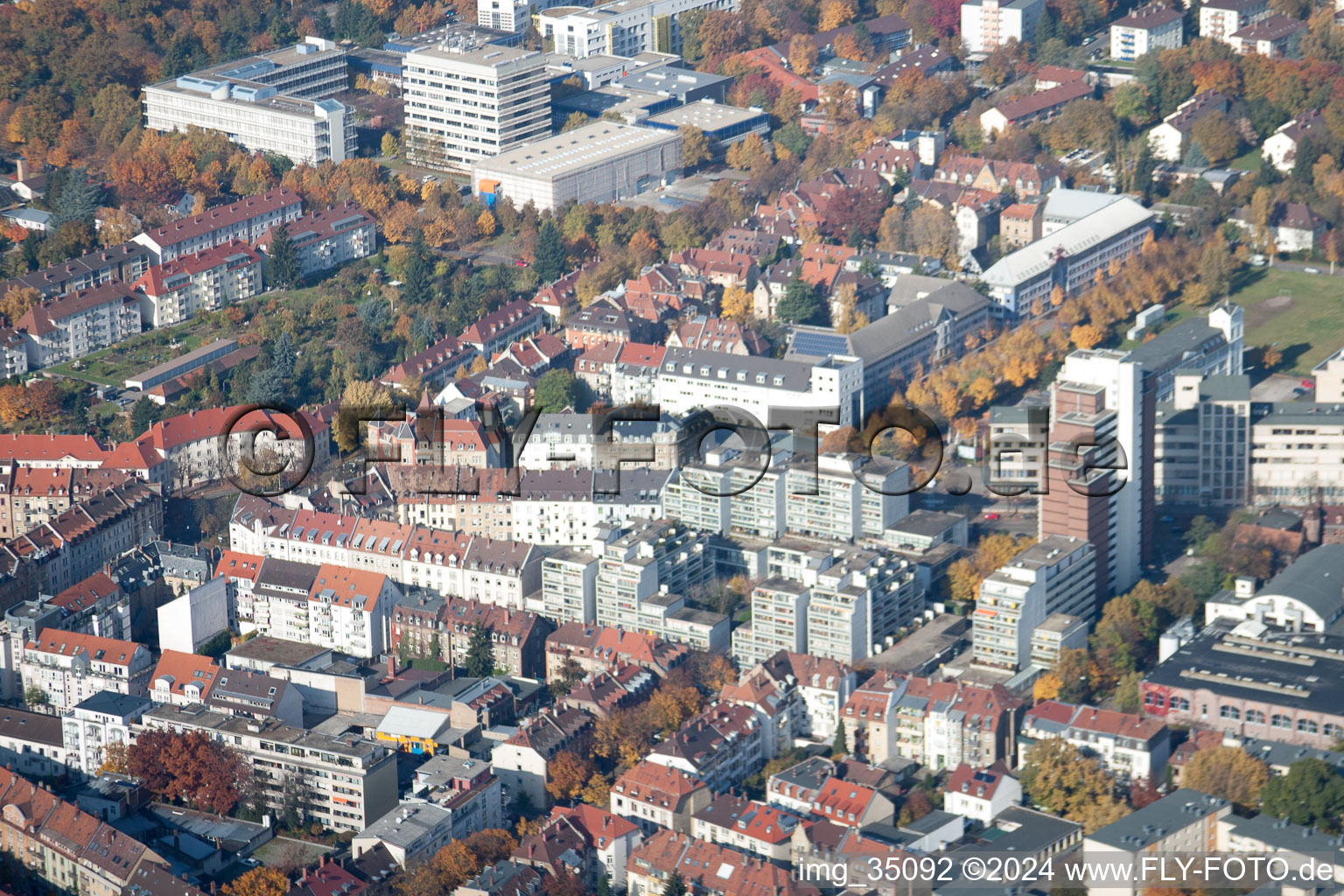 Quartier Oststadt in Karlsruhe dans le département Bade-Wurtemberg, Allemagne depuis l'avion