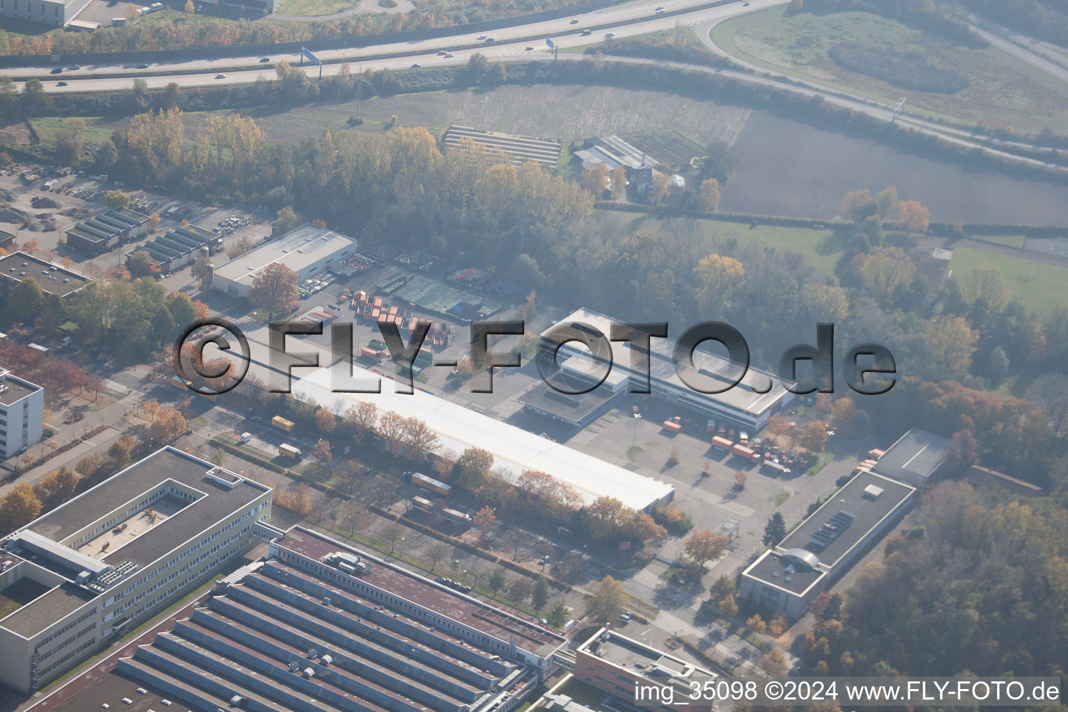 Vue aérienne de Ottostr à le quartier Durlach in Karlsruhe dans le département Bade-Wurtemberg, Allemagne