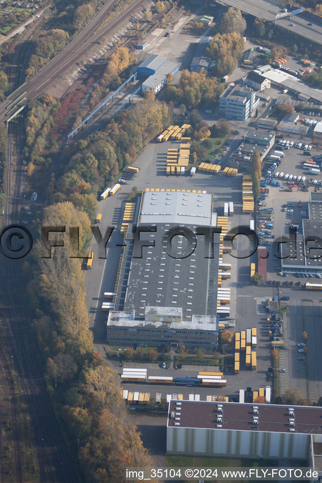 Entrepôts et bâtiment d'expédition SWS-Speditions-GmbH, Ottostrasse à le quartier Durlach in Karlsruhe dans le département Bade-Wurtemberg, Allemagne vu d'un drone