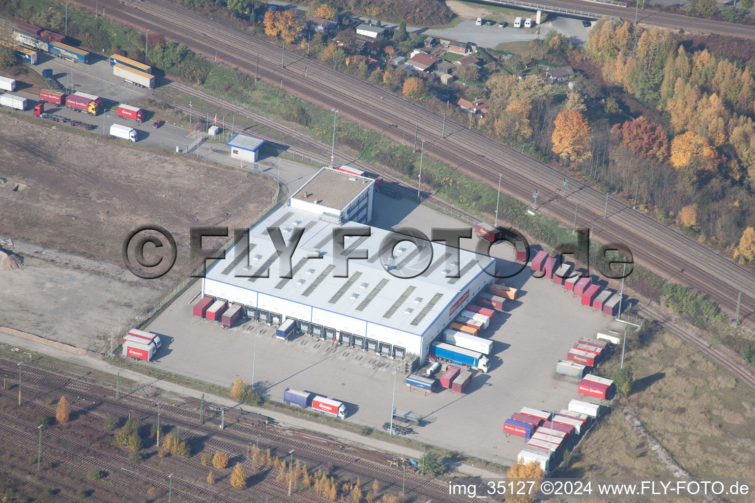 Wofahrtsweierer Straße, Emons Spedition GmbH à le quartier Oststadt in Karlsruhe dans le département Bade-Wurtemberg, Allemagne depuis l'avion