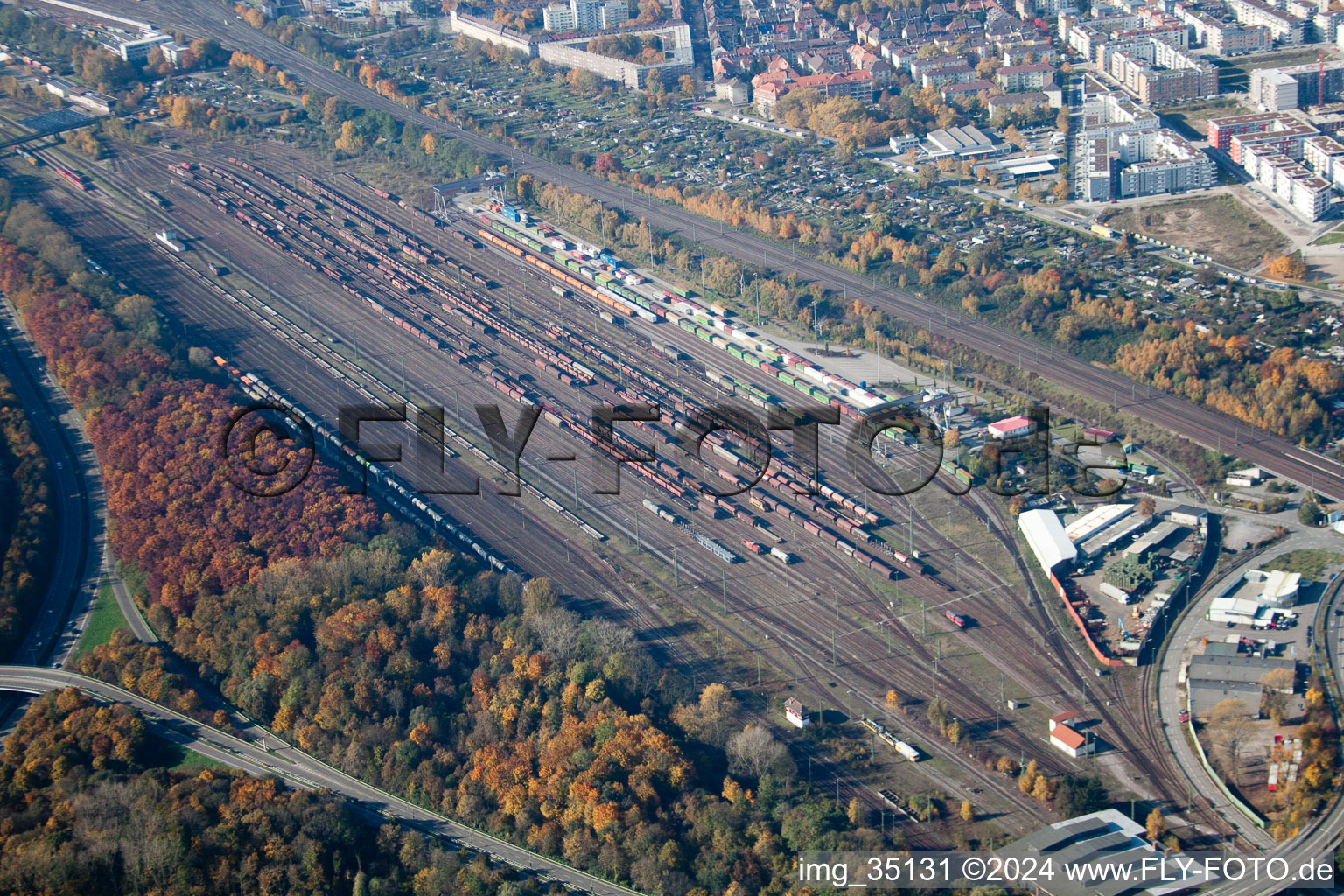 Photographie aérienne de Gare de fret à le quartier Südstadt in Karlsruhe dans le département Bade-Wurtemberg, Allemagne