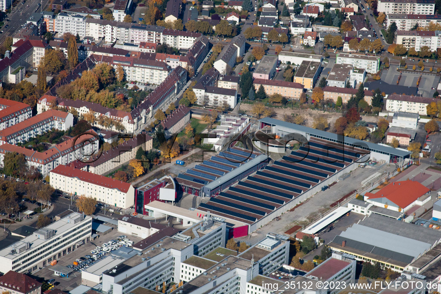 Vue aérienne de Services de transport à le quartier Oststadt in Karlsruhe dans le département Bade-Wurtemberg, Allemagne