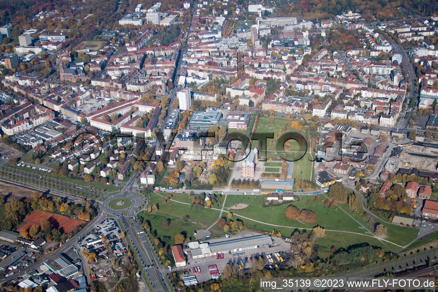 Quartier Oststadt in Karlsruhe dans le département Bade-Wurtemberg, Allemagne vue du ciel