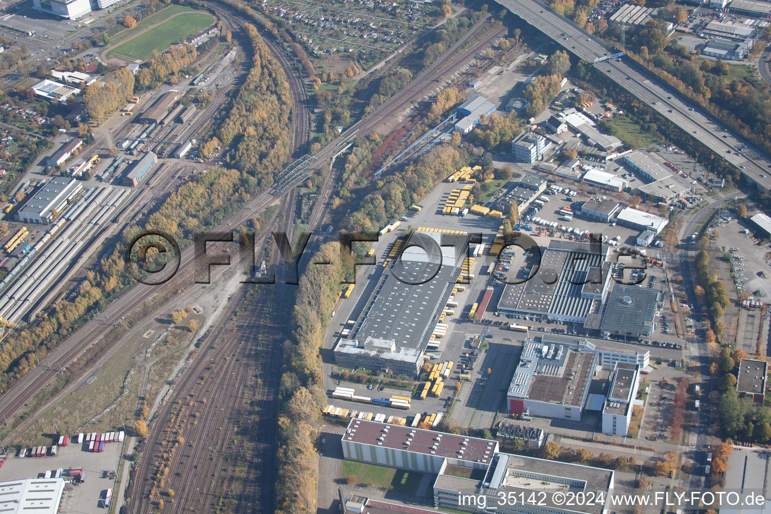 Entrepôts et bâtiment d'expédition SWS-Speditions-GmbH, Ottostrasse à le quartier Durlach in Karlsruhe dans le département Bade-Wurtemberg, Allemagne hors des airs