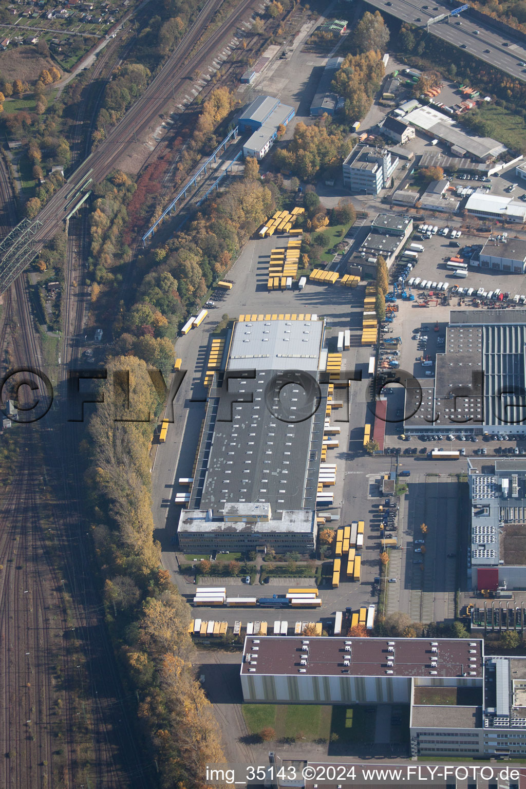 Entrepôts et bâtiment d'expédition SWS-Speditions-GmbH, Ottostrasse à le quartier Durlach in Karlsruhe dans le département Bade-Wurtemberg, Allemagne vue d'en haut