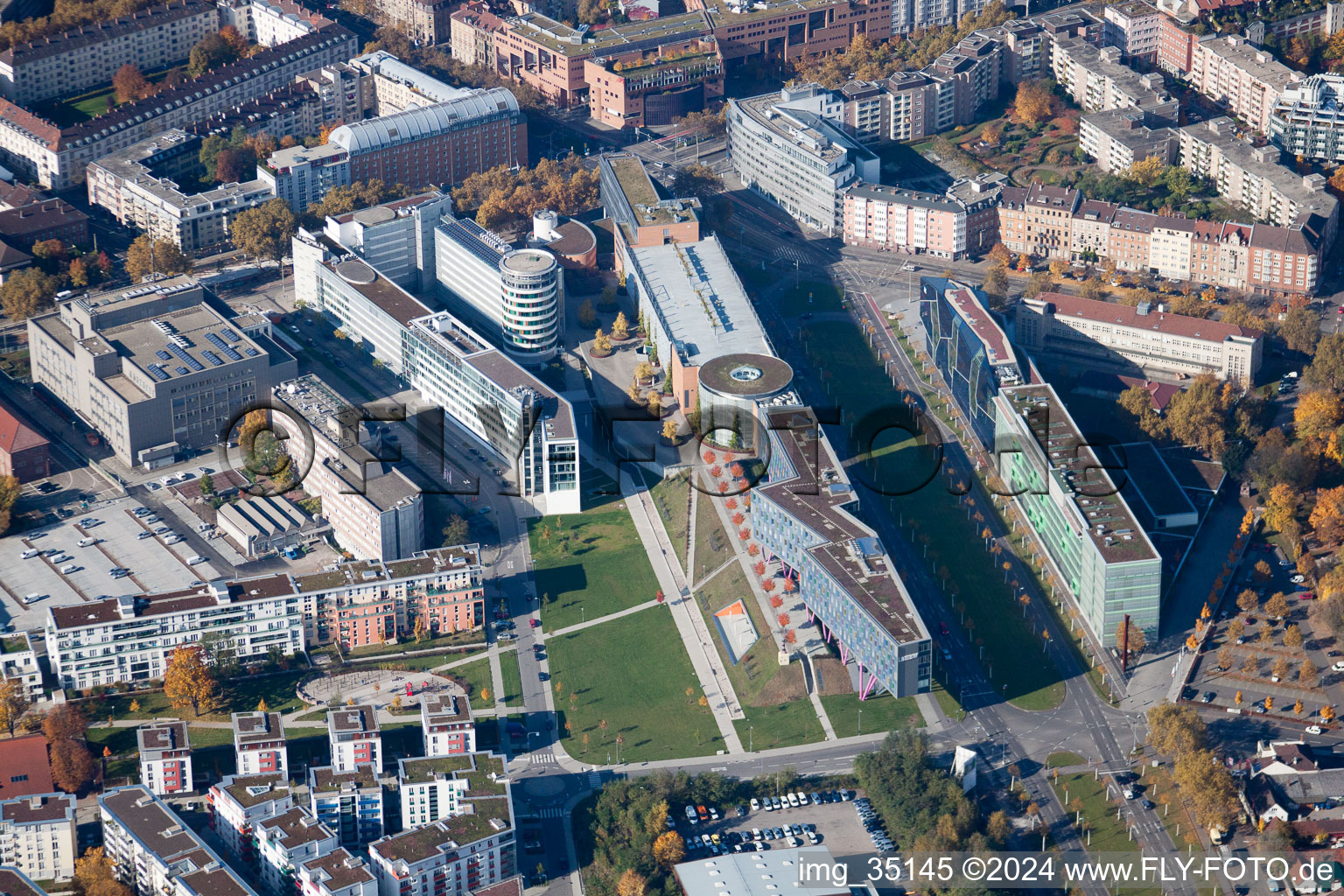 Image drone de Kriegsstrasse Est à le quartier Südstadt in Karlsruhe dans le département Bade-Wurtemberg, Allemagne