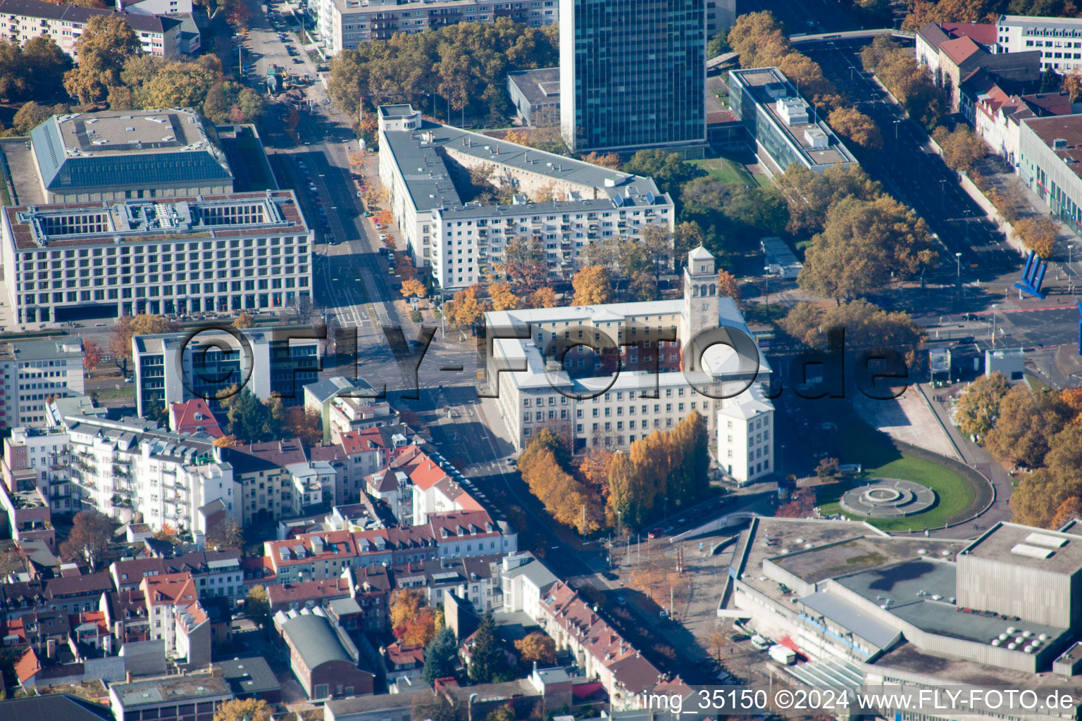 Kriegsstrasse Est à le quartier Südstadt in Karlsruhe dans le département Bade-Wurtemberg, Allemagne d'un drone