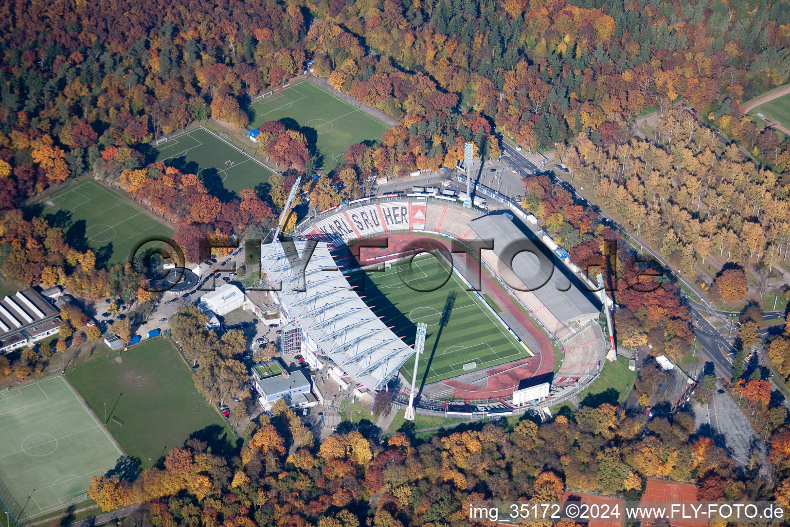 Photographie aérienne de Stade de football Wildpark du club KSC à le quartier Innenstadt-Ost in Karlsruhe dans le département Bade-Wurtemberg, Allemagne