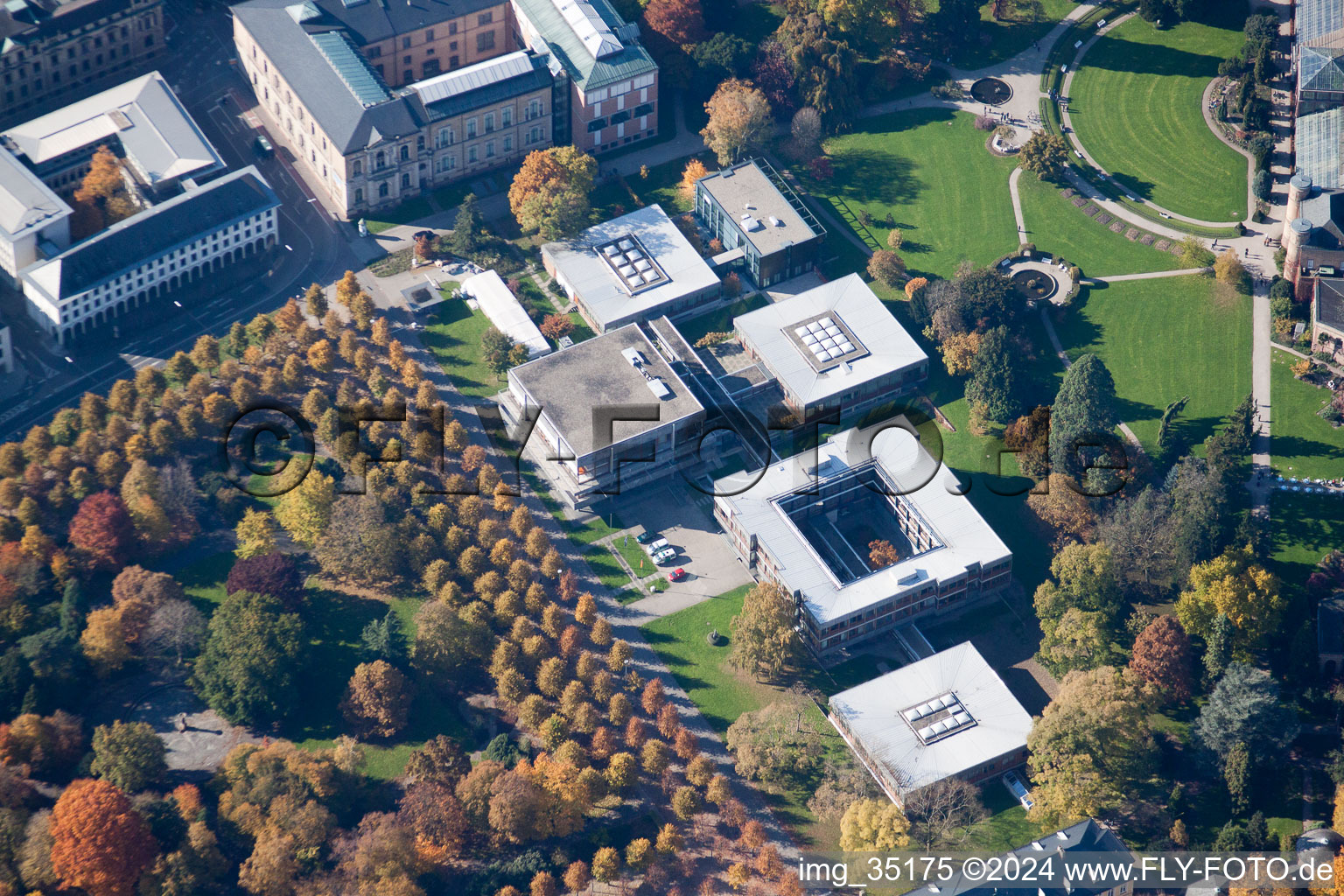 Vue aérienne de KIT Université Campus à le quartier Innenstadt-Ost in Karlsruhe dans le département Bade-Wurtemberg, Allemagne