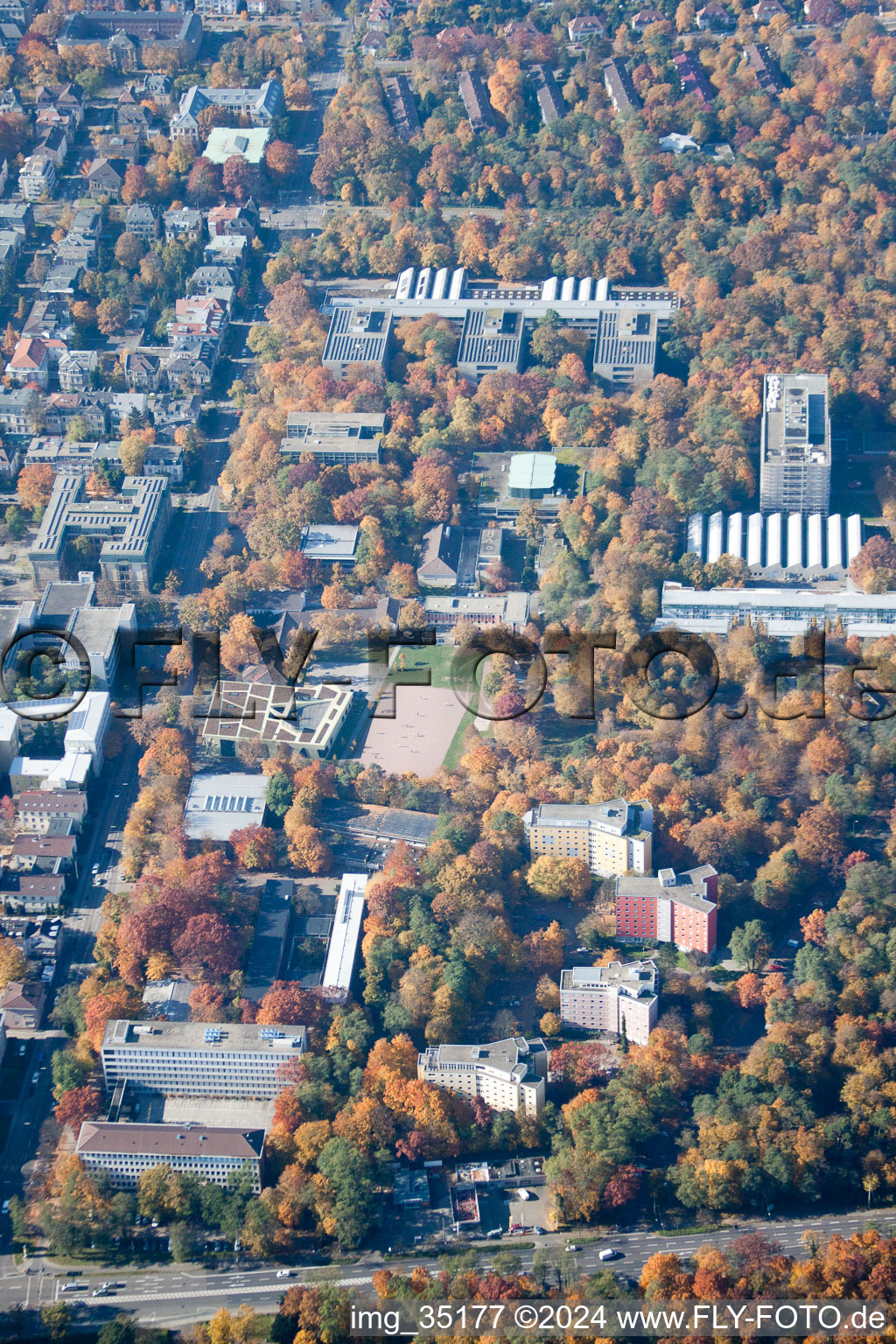 Photographie aérienne de Université des Sciences Appliquées à le quartier Innenstadt-West in Karlsruhe dans le département Bade-Wurtemberg, Allemagne