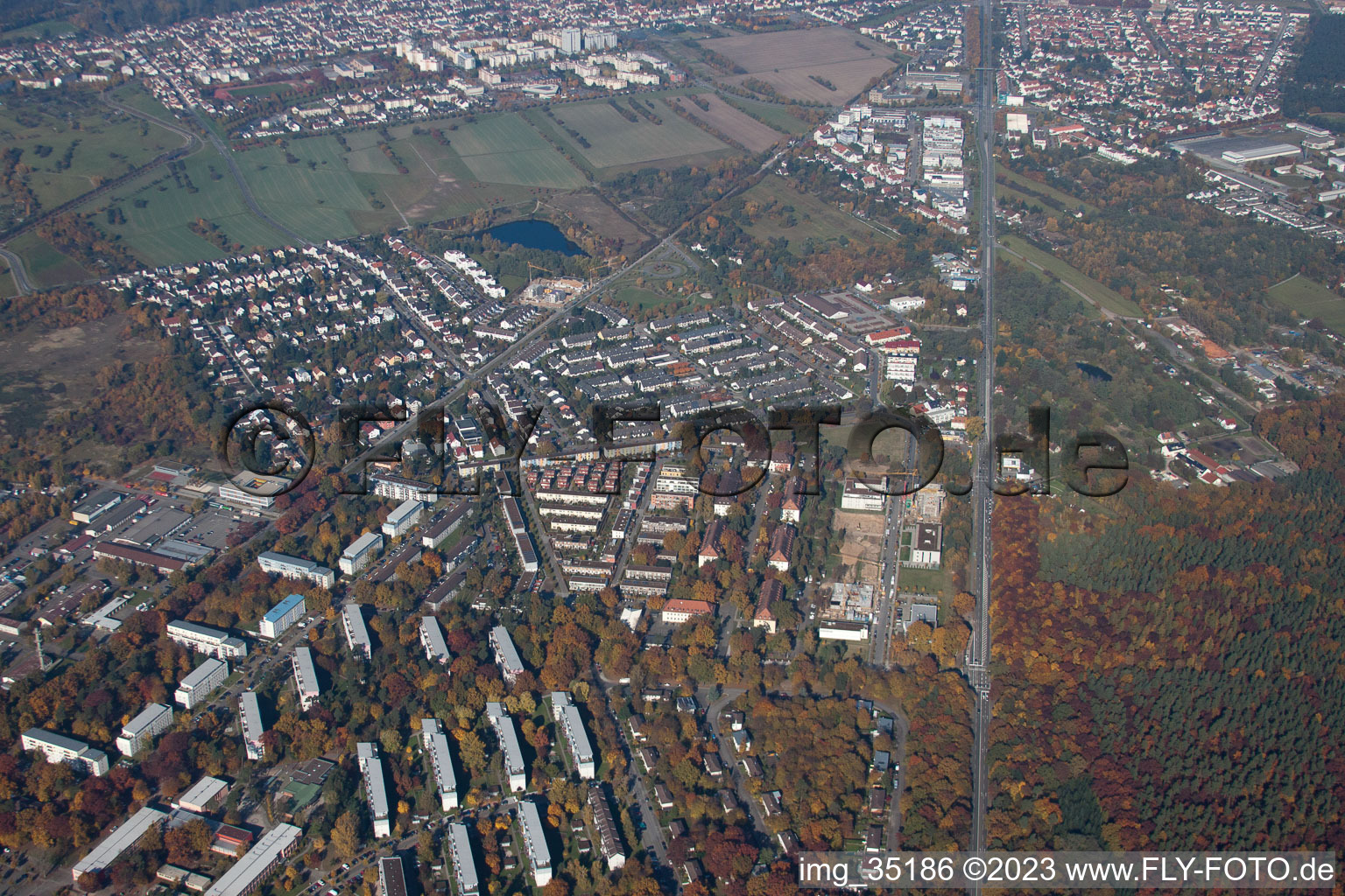 Quartier Neureut in Karlsruhe dans le département Bade-Wurtemberg, Allemagne vu d'un drone