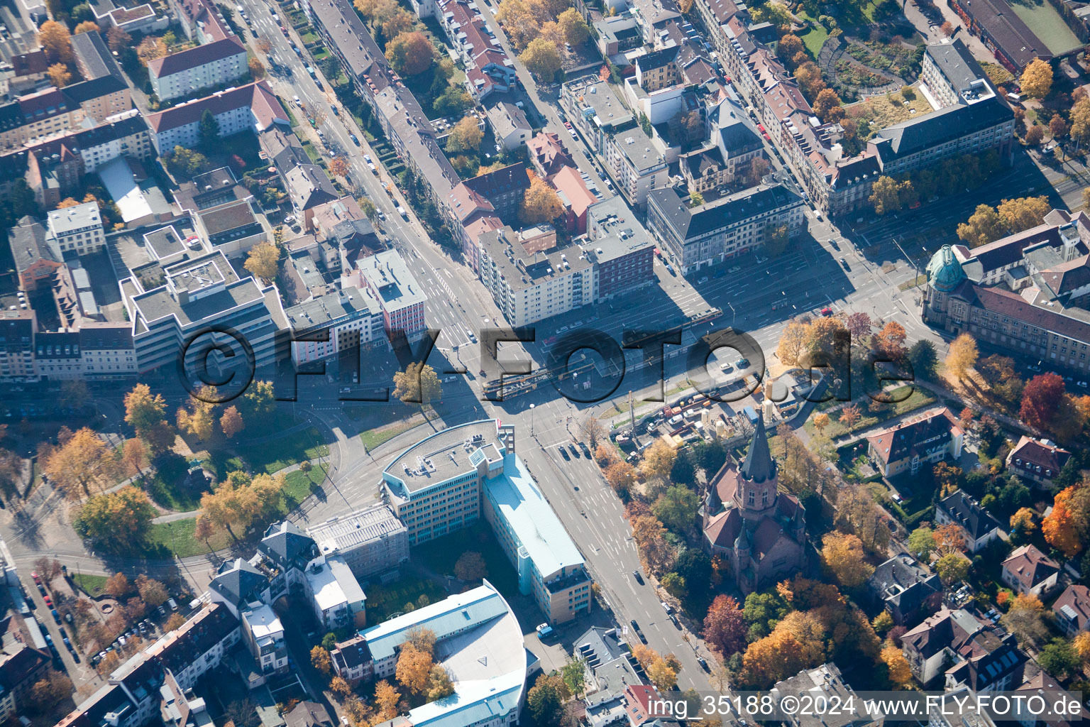 Vue aérienne de Rue Reinhold-Frank Mühlburger Tor, Christ Church à le quartier Innenstadt-West in Karlsruhe dans le département Bade-Wurtemberg, Allemagne