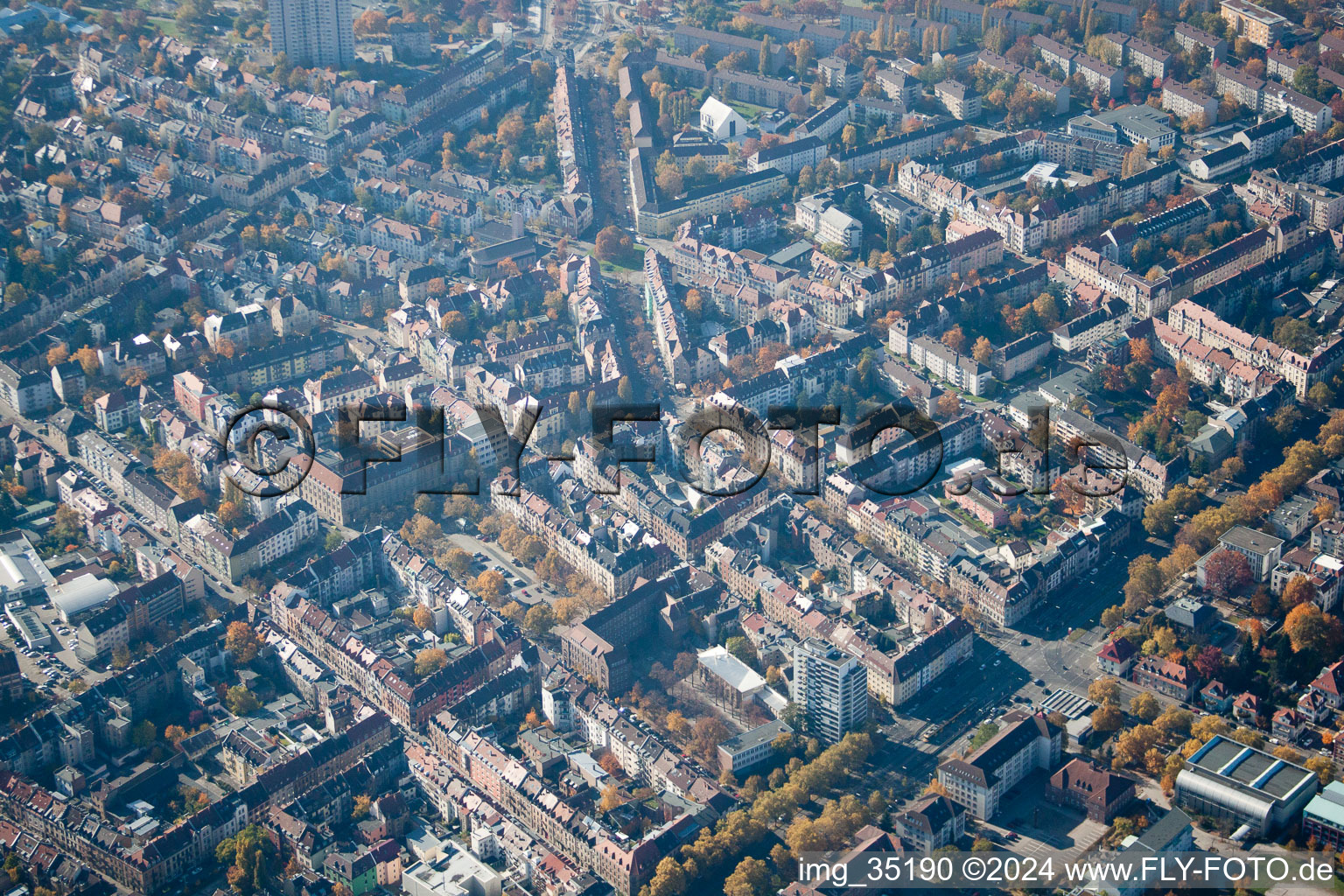 Vue aérienne de Kaiserallee - Yorckstrasse à le quartier Weststadt in Karlsruhe dans le département Bade-Wurtemberg, Allemagne