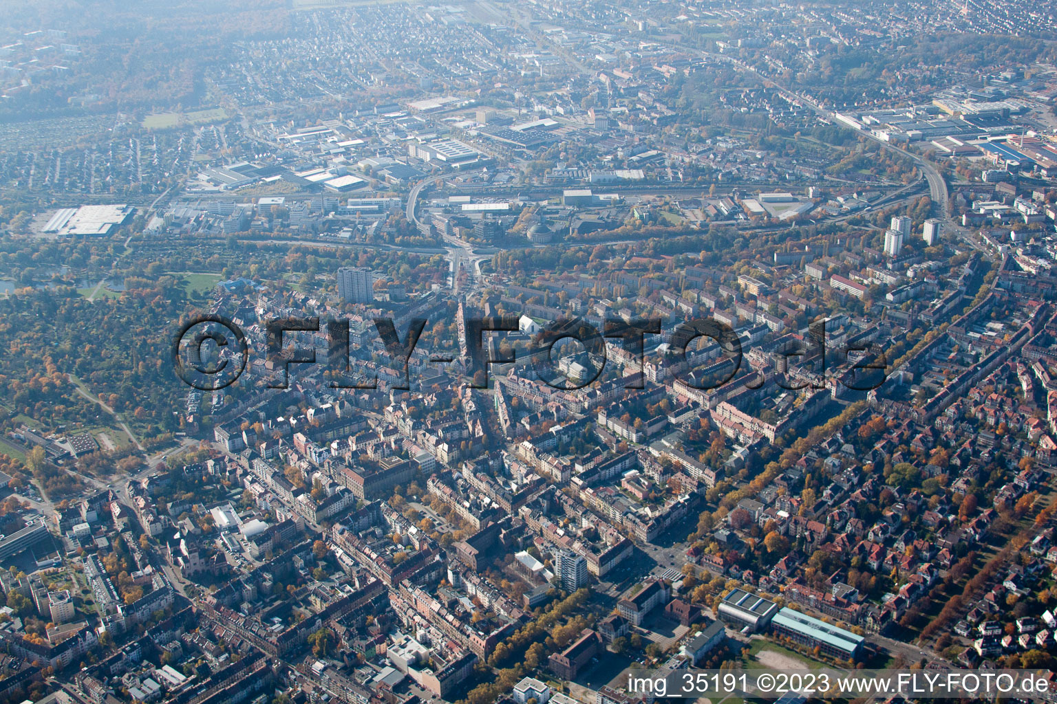 Vue aérienne de Yorkstrasse à le quartier Weststadt in Karlsruhe dans le département Bade-Wurtemberg, Allemagne