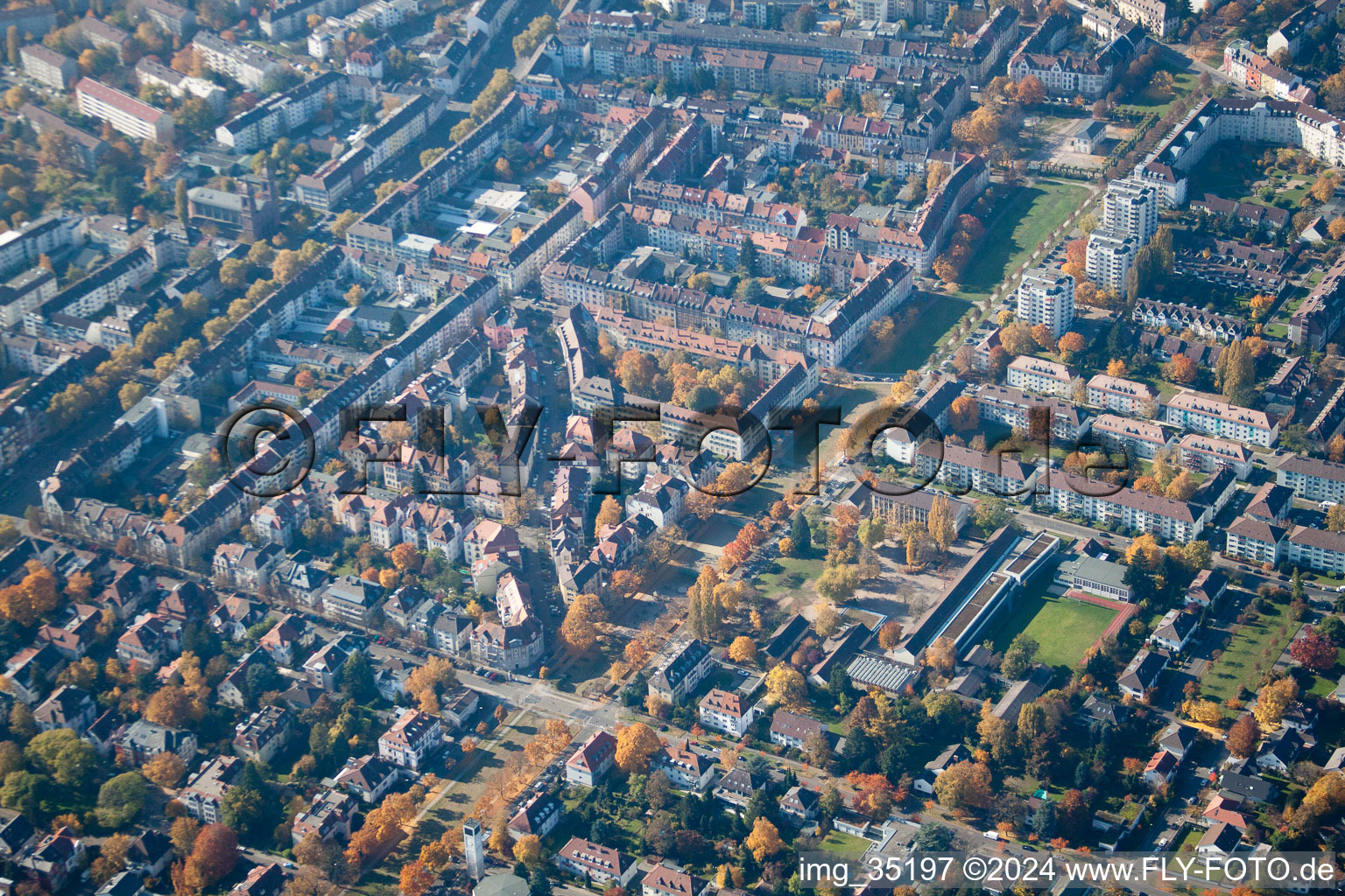 Vue aérienne de Quartier Mühlburg in Karlsruhe dans le département Bade-Wurtemberg, Allemagne