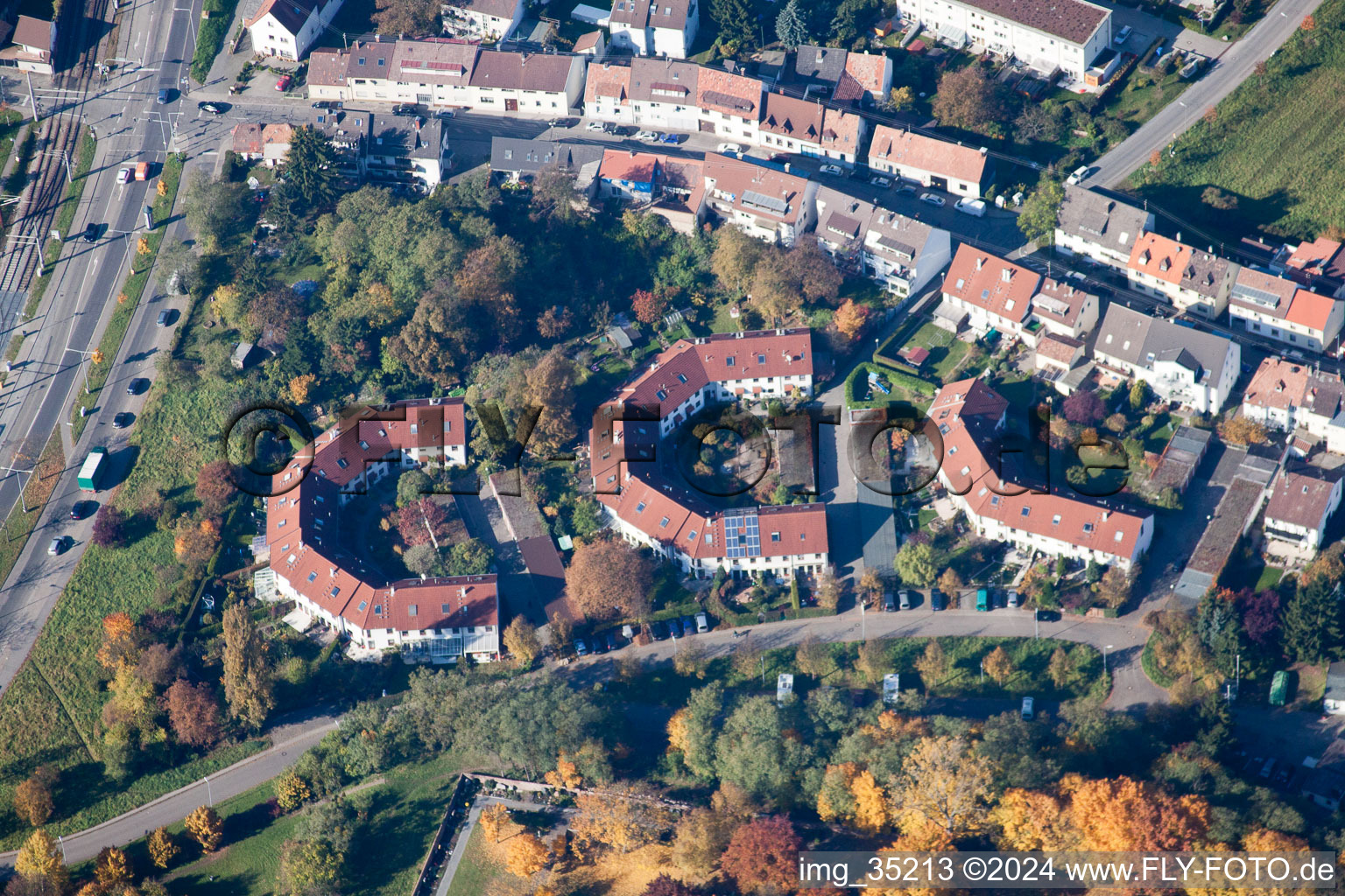 Vue d'oiseau de Quartier Knielingen in Karlsruhe dans le département Bade-Wurtemberg, Allemagne