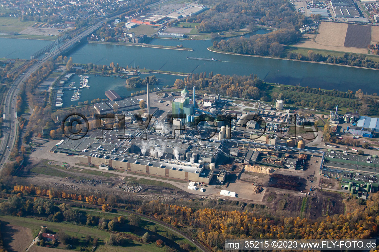 Vue aérienne de Stora Enso à le quartier Rheinhafen in Karlsruhe dans le département Bade-Wurtemberg, Allemagne