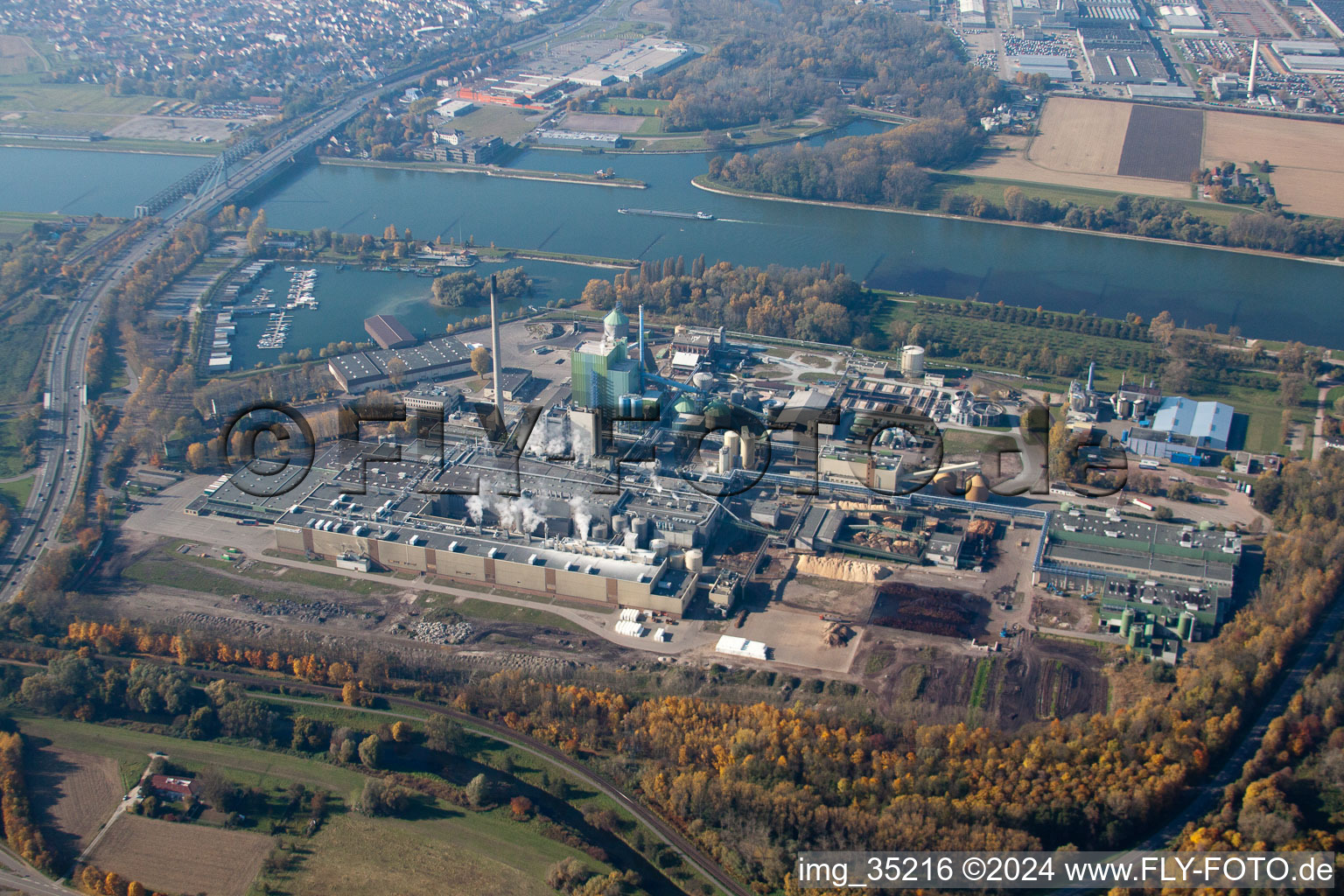 Vue aérienne de Stora Enso à le quartier Rheinhafen in Karlsruhe dans le département Bade-Wurtemberg, Allemagne