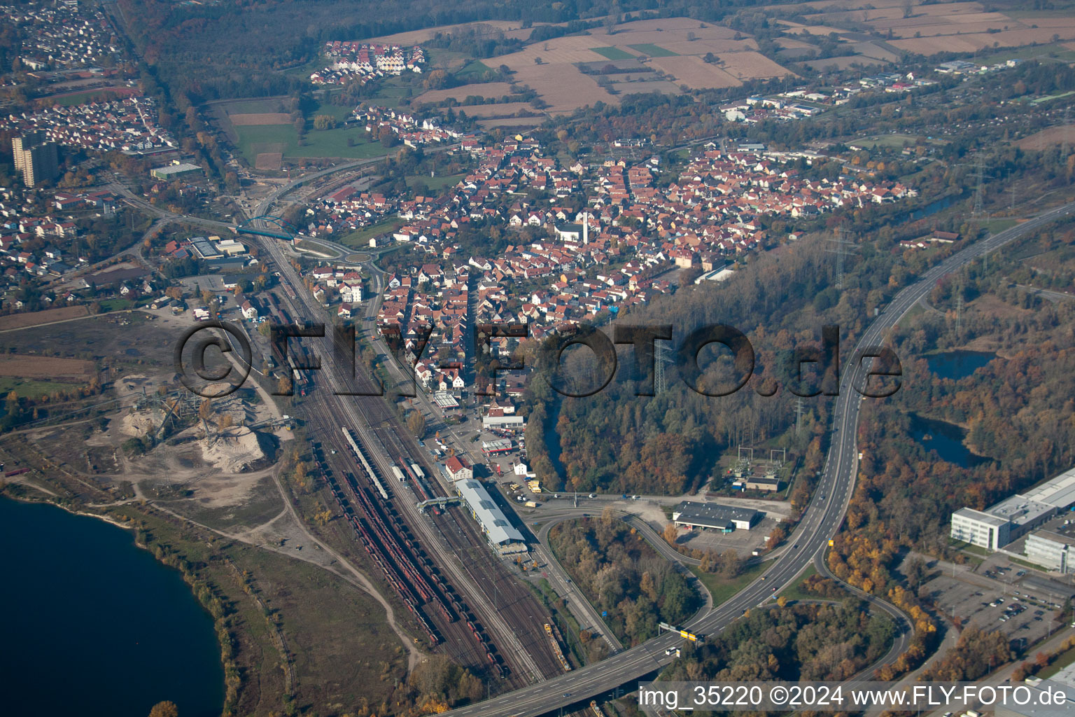 Vue aérienne de De l'est à Wörth am Rhein dans le département Rhénanie-Palatinat, Allemagne