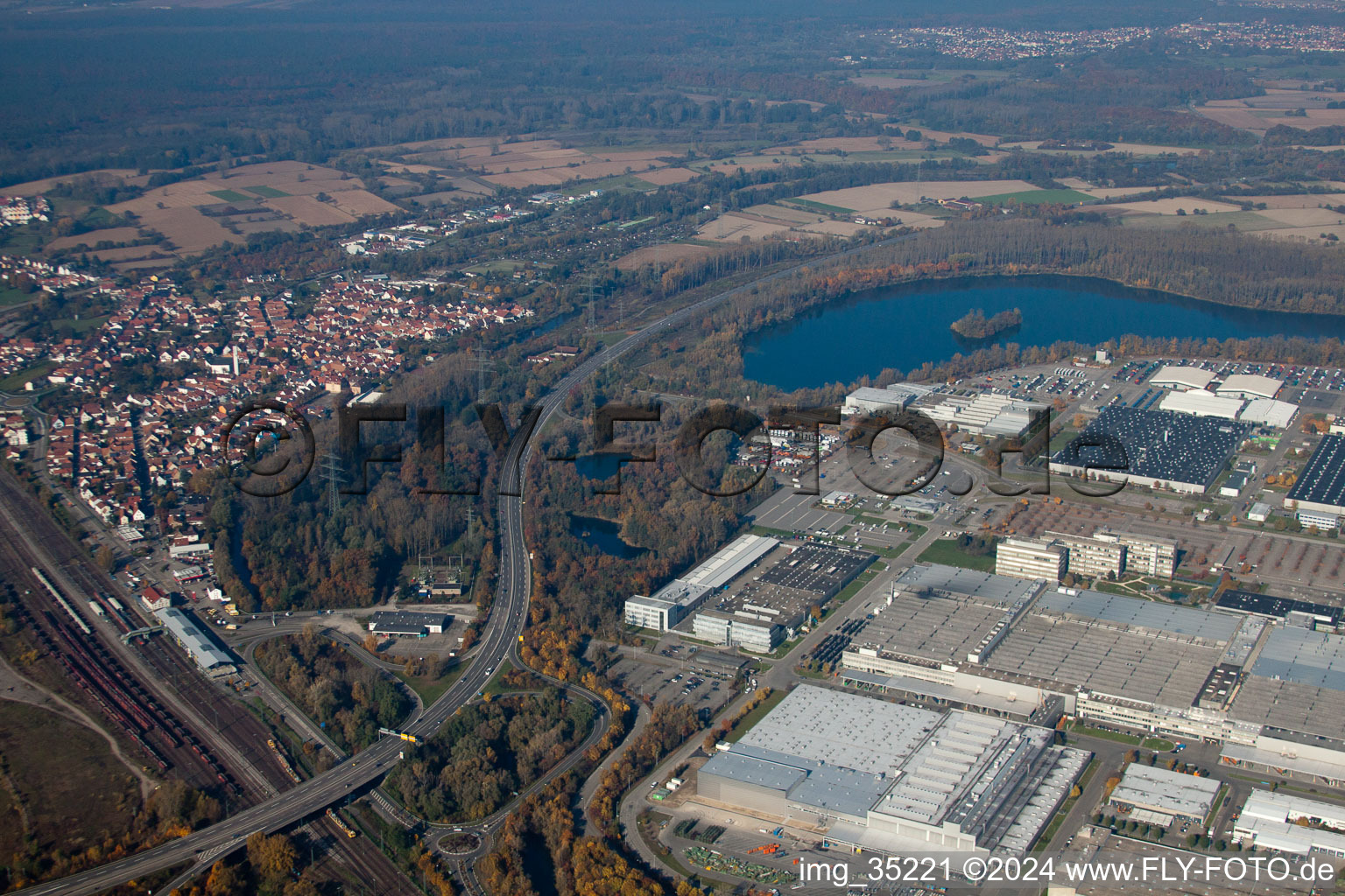 Vue aérienne de De l'est à Wörth am Rhein dans le département Rhénanie-Palatinat, Allemagne