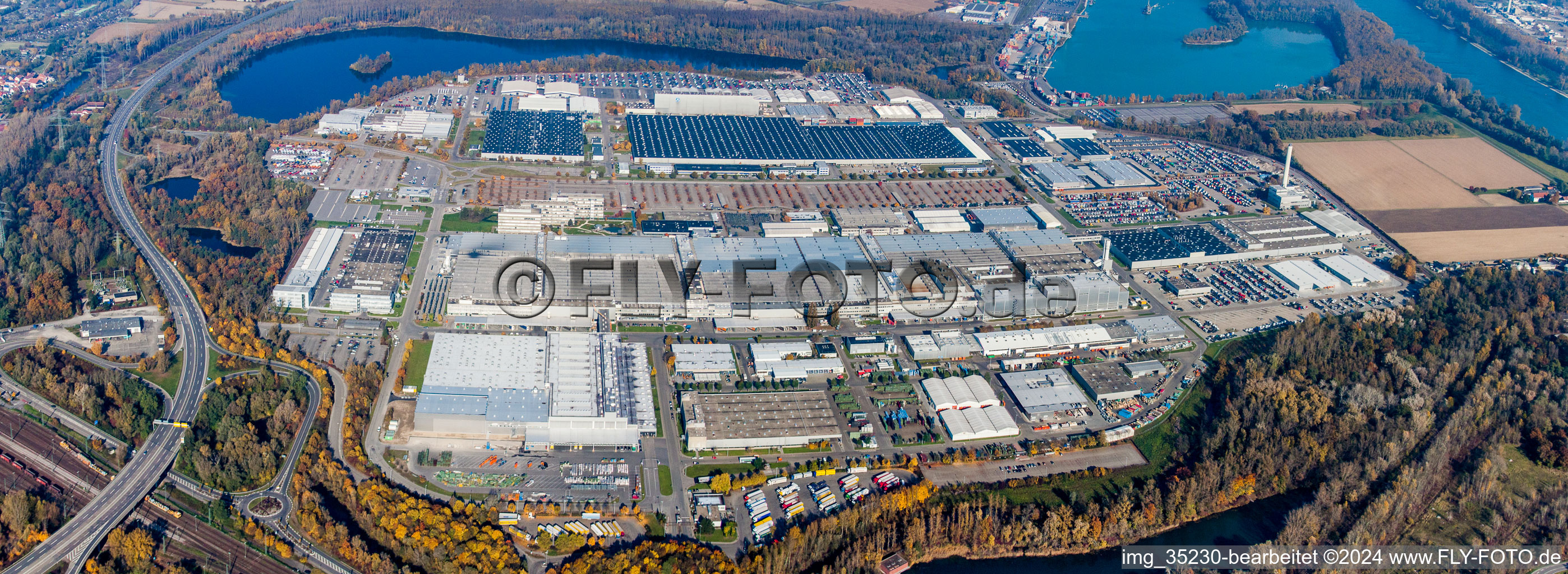 Vue oblique de Locaux de l'usine automobile Daimler à Wörth à le quartier Maximiliansau in Wörth am Rhein dans le département Rhénanie-Palatinat, Allemagne