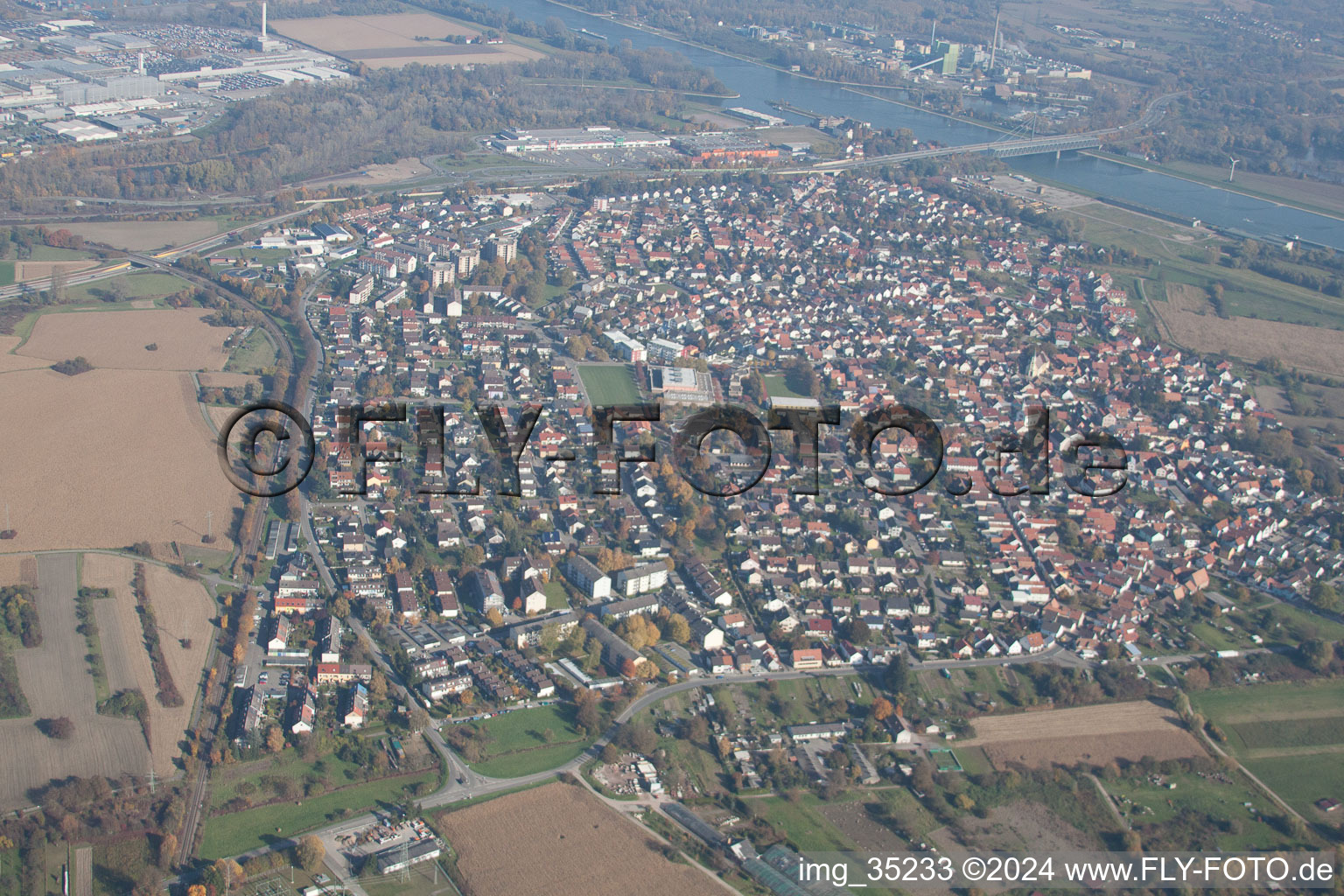 Vue d'oiseau de Quartier Maximiliansau in Wörth am Rhein dans le département Rhénanie-Palatinat, Allemagne