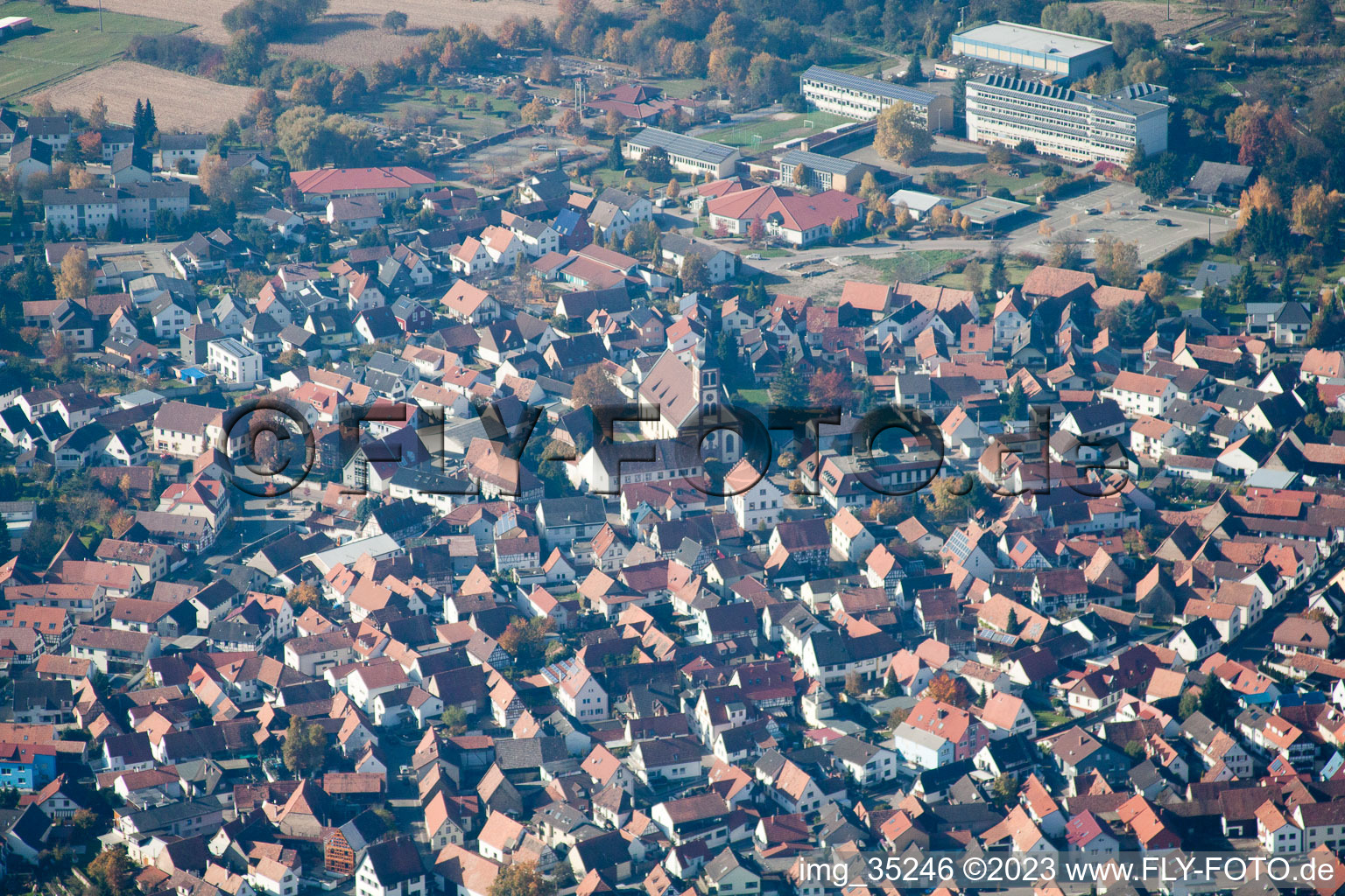Hagenbach dans le département Rhénanie-Palatinat, Allemagne vue du ciel