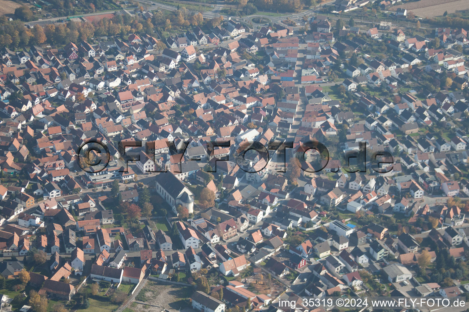 Vue d'oiseau de Hagenbach dans le département Rhénanie-Palatinat, Allemagne