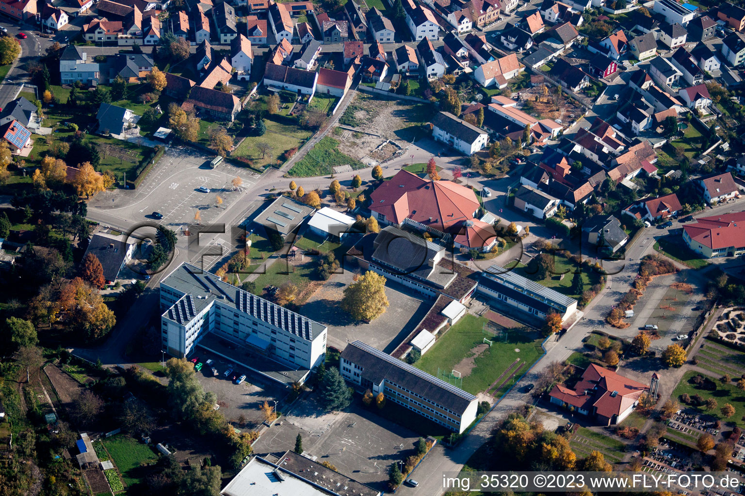 Vue aérienne de École à Hagenbach dans le département Rhénanie-Palatinat, Allemagne