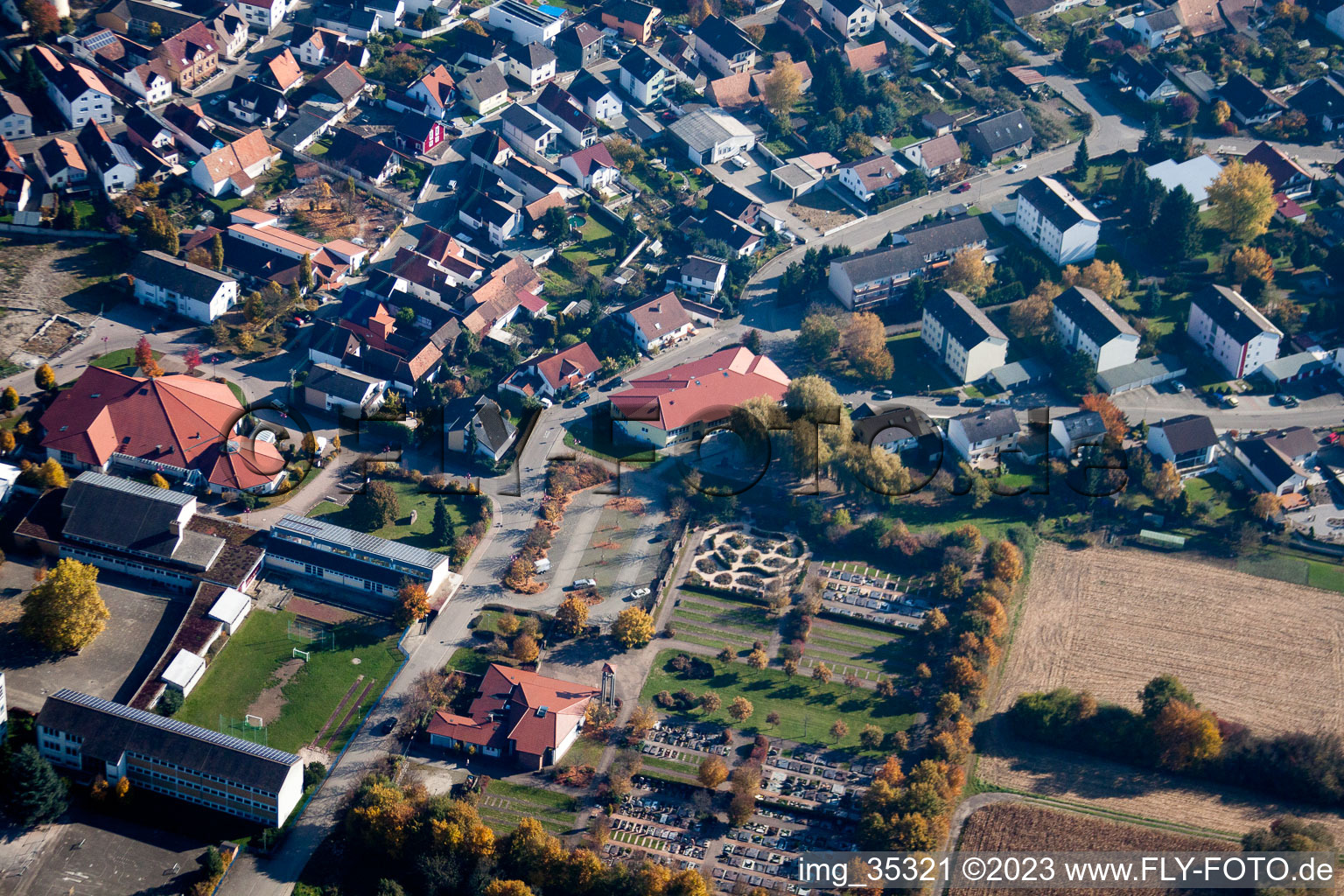 Vue aérienne de Cimetière à Hagenbach dans le département Rhénanie-Palatinat, Allemagne