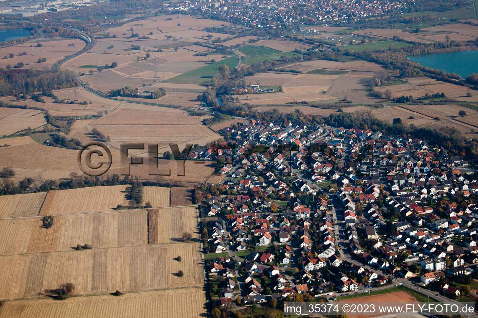 Hagenbach dans le département Rhénanie-Palatinat, Allemagne du point de vue du drone