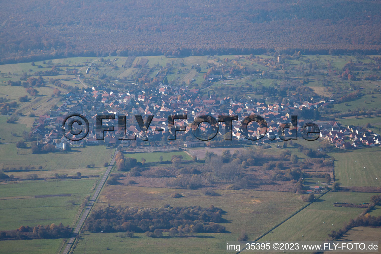 Quartier Büchelberg in Wörth am Rhein dans le département Rhénanie-Palatinat, Allemagne du point de vue du drone