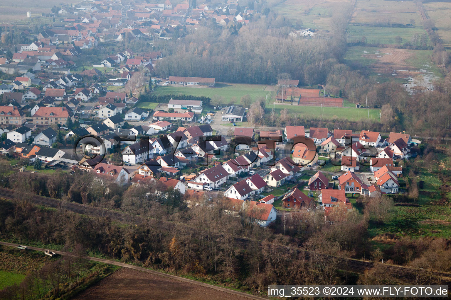 Vue aérienne de Nouvelle zone de développement à Winden dans le département Rhénanie-Palatinat, Allemagne