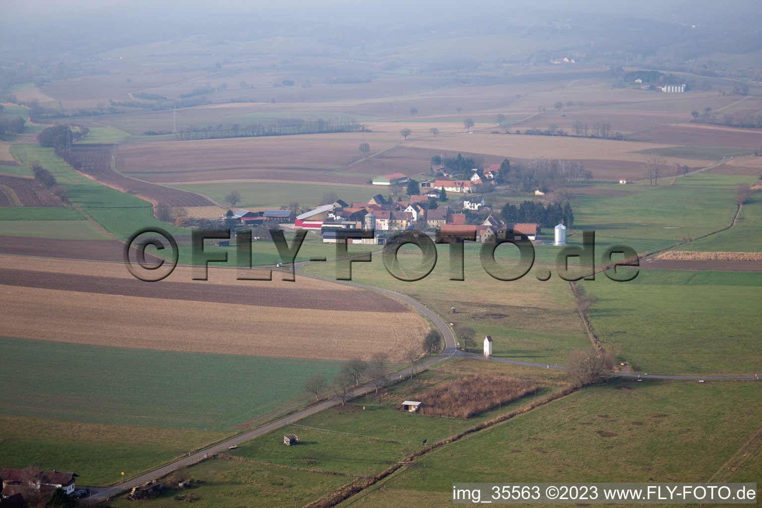 Deutschhof dans le département Rhénanie-Palatinat, Allemagne vu d'un drone