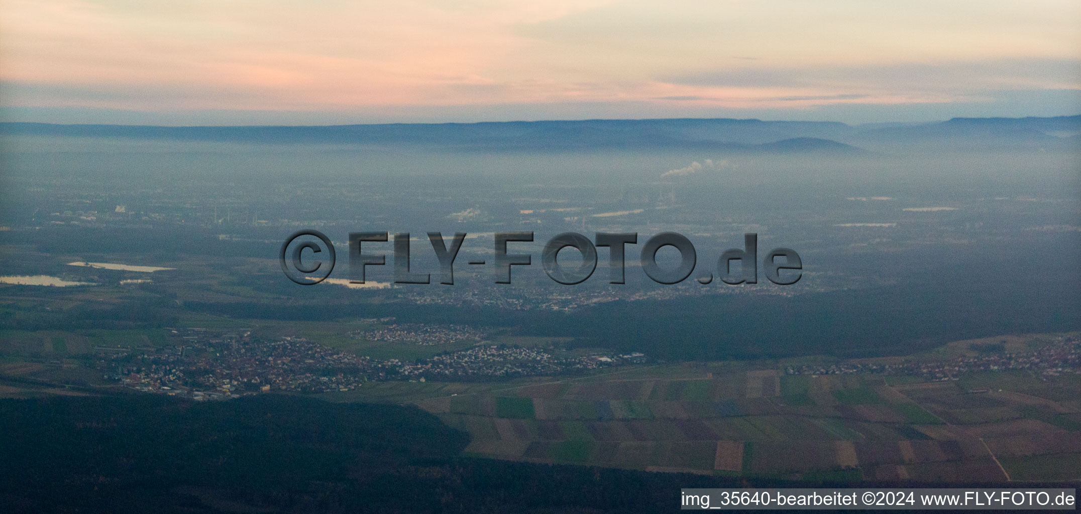 Vue aérienne de Du nord-ouest à Rheinzabern dans le département Rhénanie-Palatinat, Allemagne