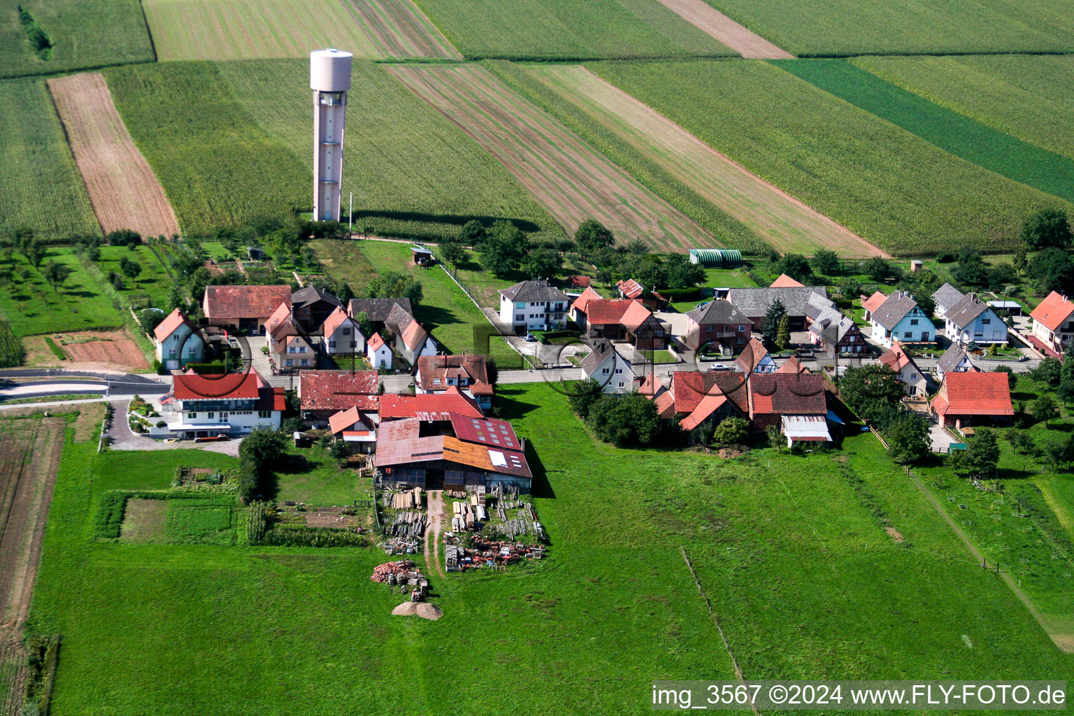 Vue d'oiseau de Schleithal dans le département Bas Rhin, France