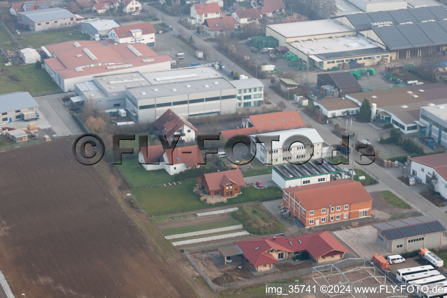 Hatzenbühl dans le département Rhénanie-Palatinat, Allemagne vu d'un drone