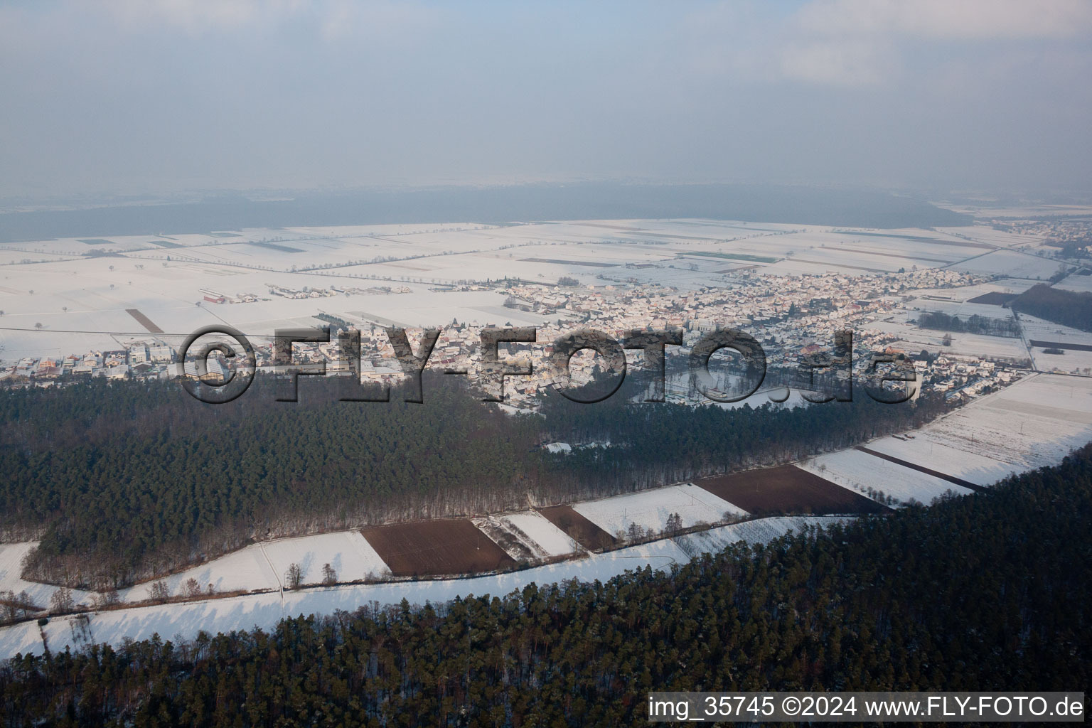 Vue aérienne de Hatzenbühl dans le département Rhénanie-Palatinat, Allemagne