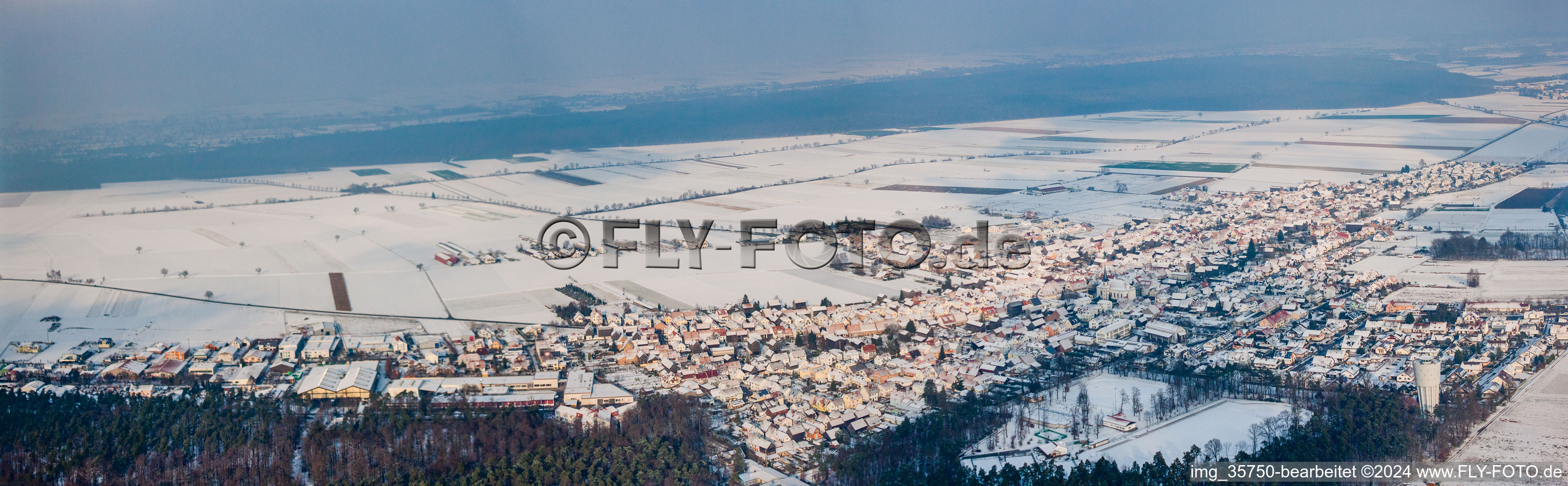 Vue aérienne de Panorama à Hatzenbühl dans le département Rhénanie-Palatinat, Allemagne