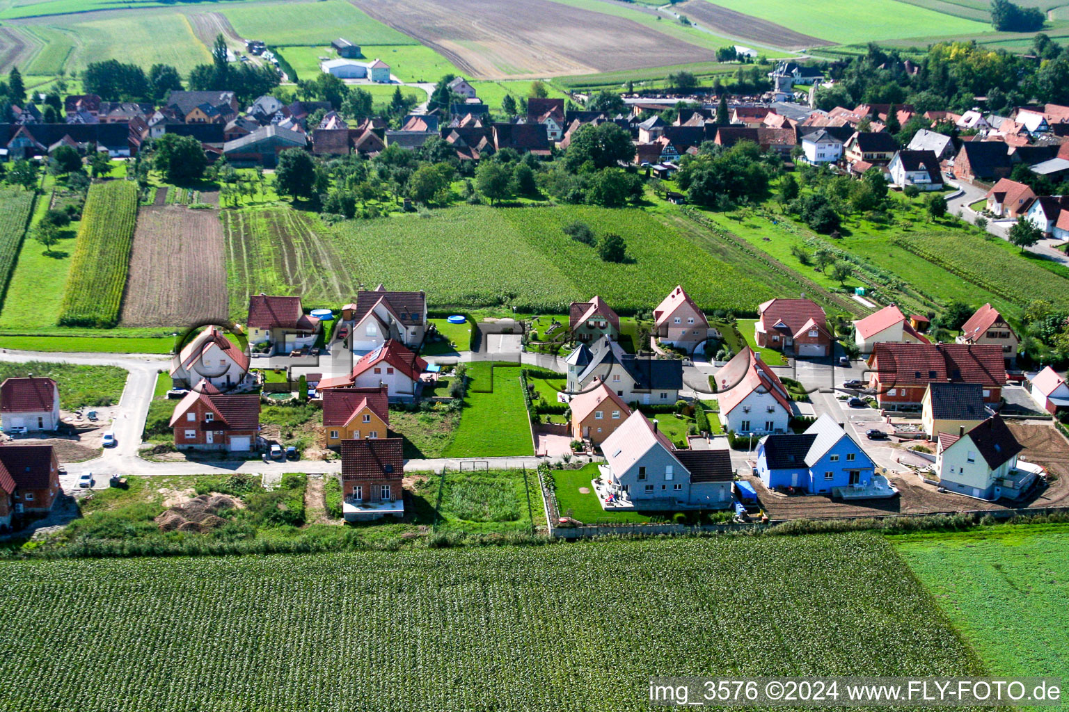 Vue d'oiseau de Niederlauterbach dans le département Bas Rhin, France