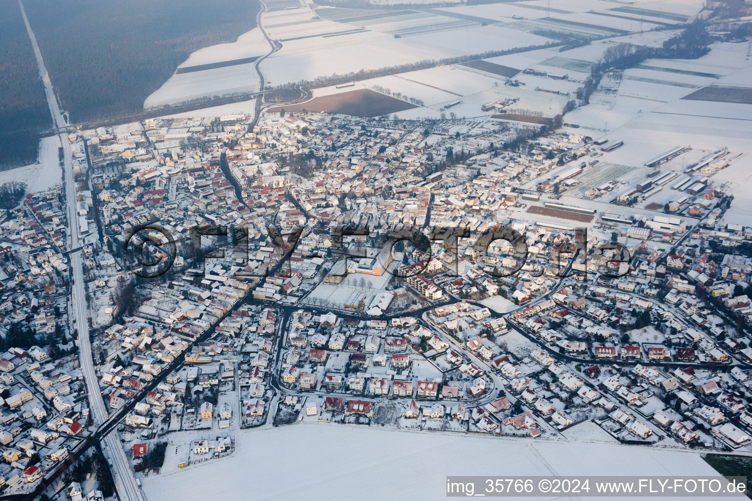 Rheinzabern dans le département Rhénanie-Palatinat, Allemagne vue du ciel