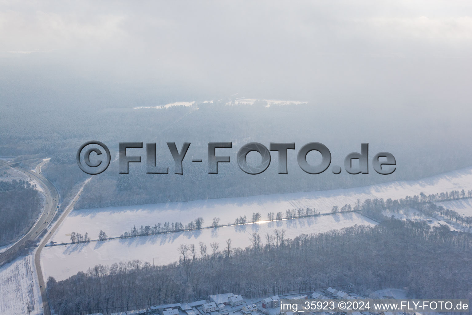 Vue oblique de Vallée d'Otterbachtal à Kandel dans le département Rhénanie-Palatinat, Allemagne