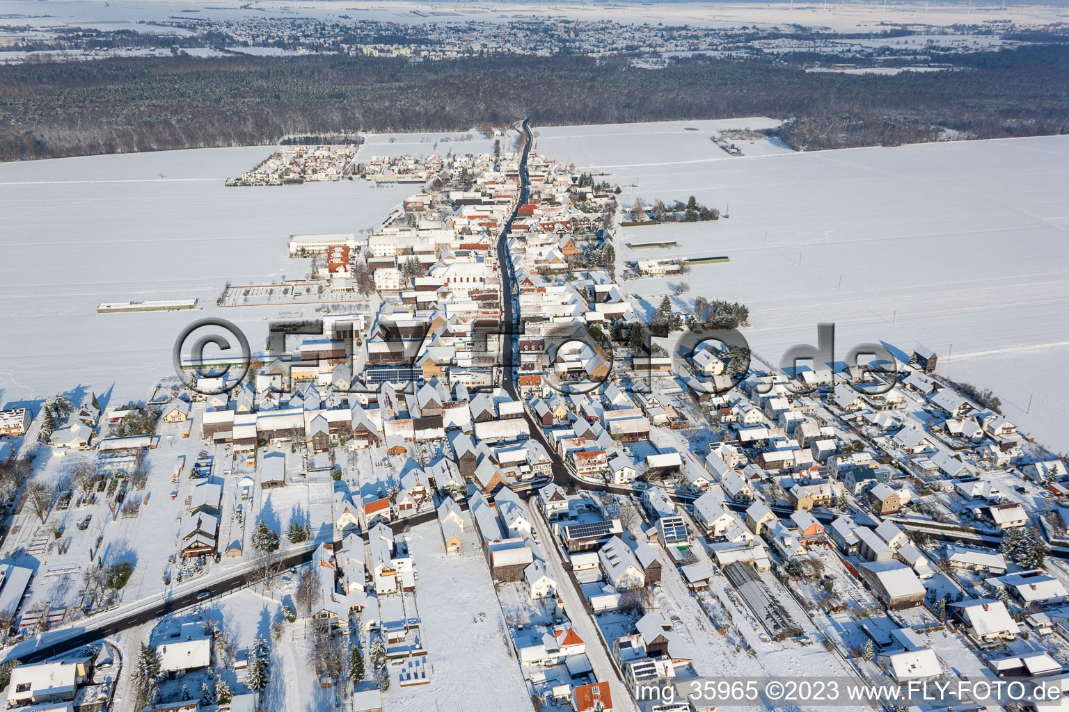 Vue aérienne de En hiver/neige à le quartier Hayna in Herxheim bei Landau dans le département Rhénanie-Palatinat, Allemagne