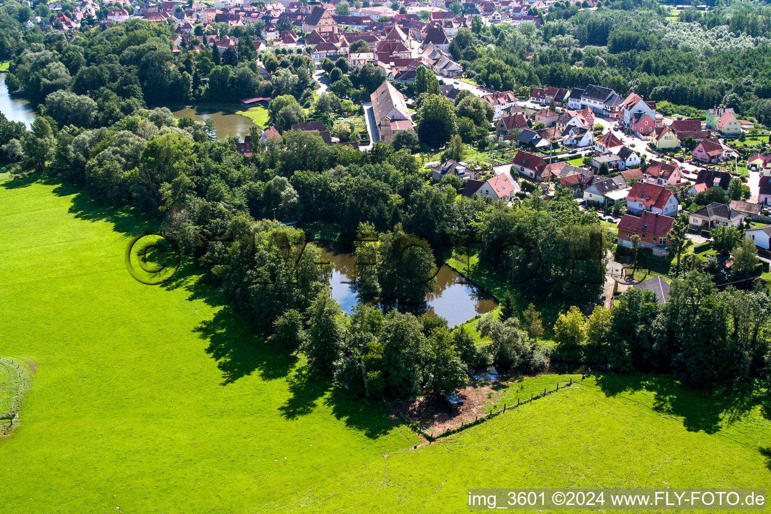 Lauterbourg dans le département Bas Rhin, France vu d'un drone