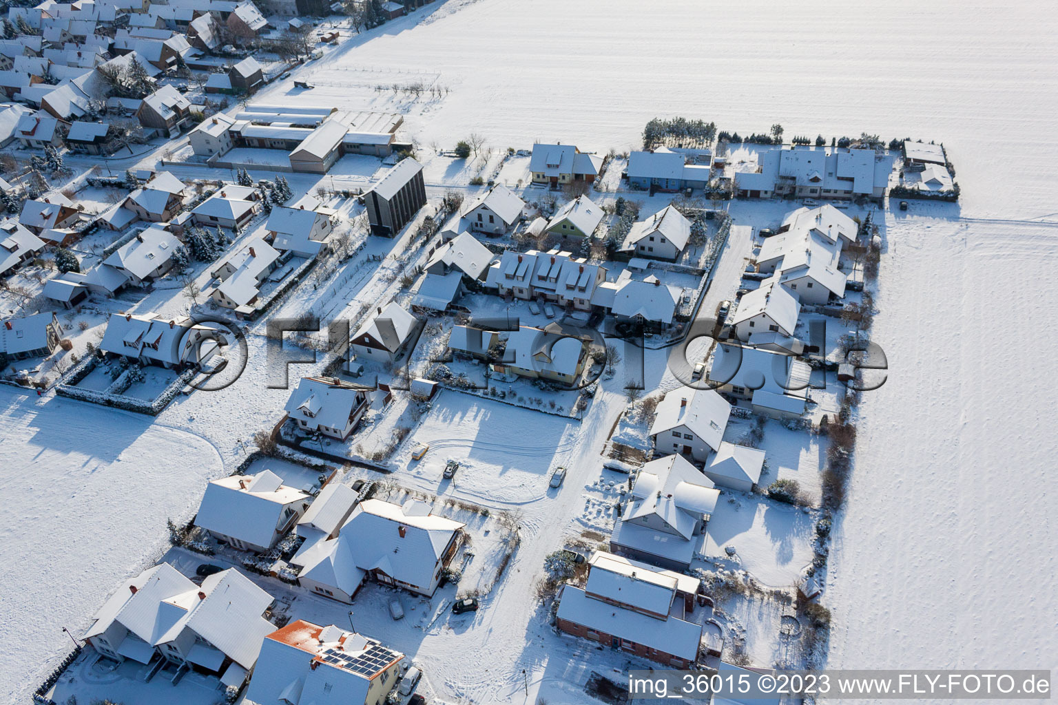 En hiver/neige à le quartier Hayna in Herxheim bei Landau dans le département Rhénanie-Palatinat, Allemagne depuis l'avion