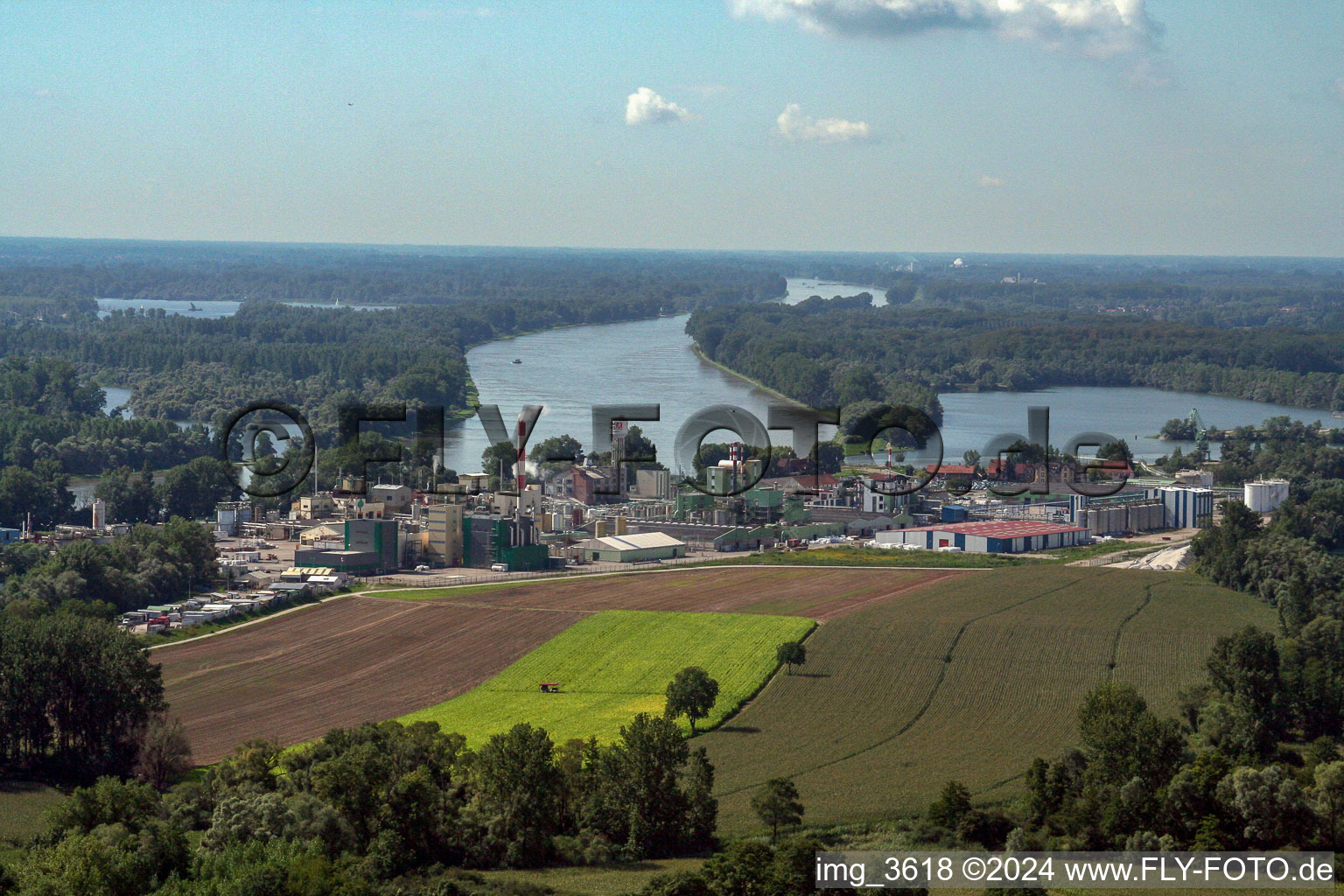 Photographie aérienne de L'industrie sur le Rhin à Lauterbourg dans le département Bas Rhin, France