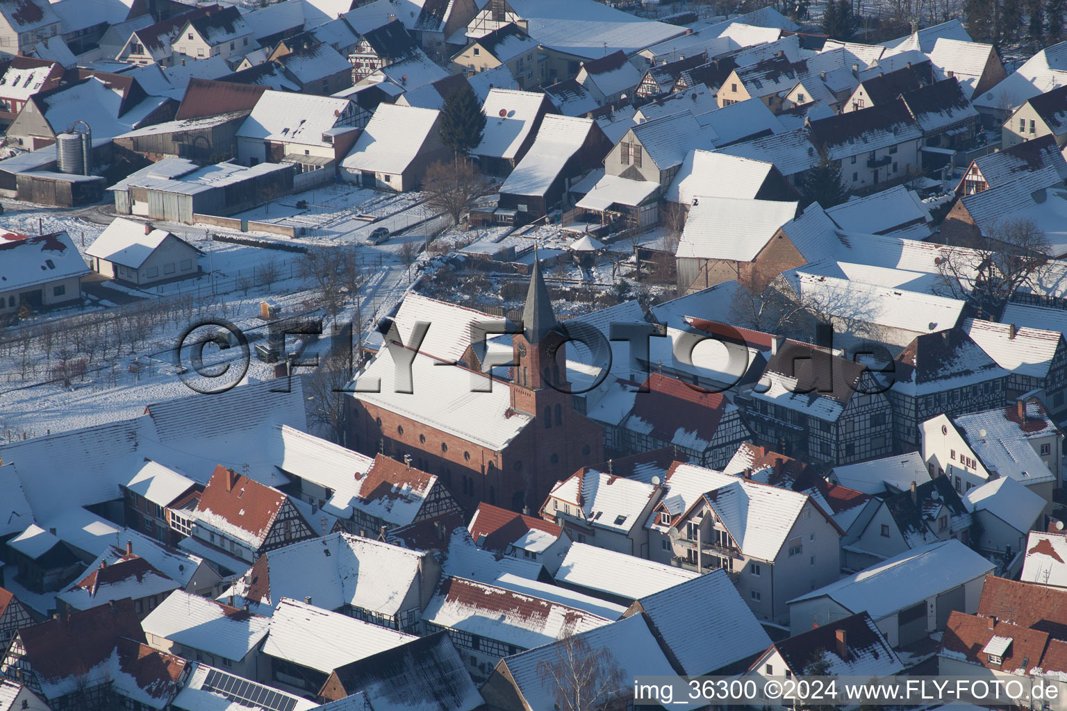 Vue oblique de Église à Steinweiler dans le département Rhénanie-Palatinat, Allemagne