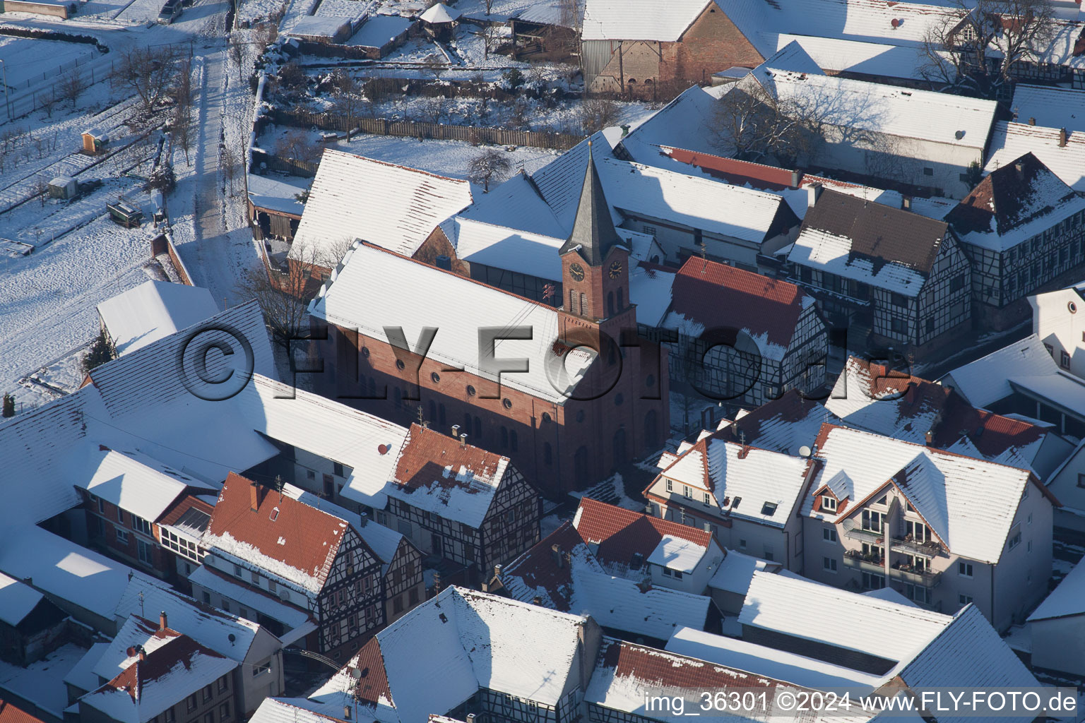 Église à Steinweiler dans le département Rhénanie-Palatinat, Allemagne d'en haut